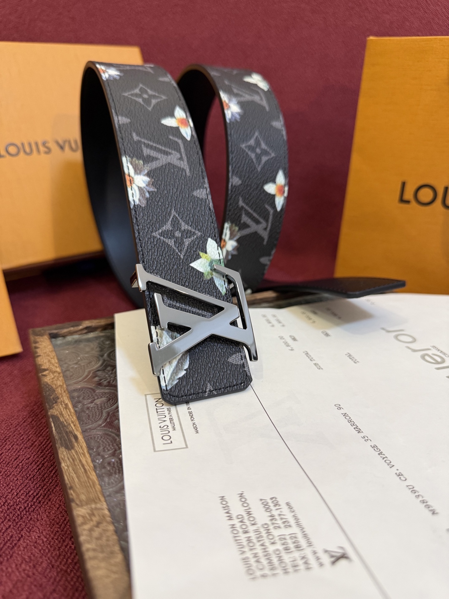 LV Initiales Monogram Flower 双面腰带以 Monogram 印花和撞色花卉焕