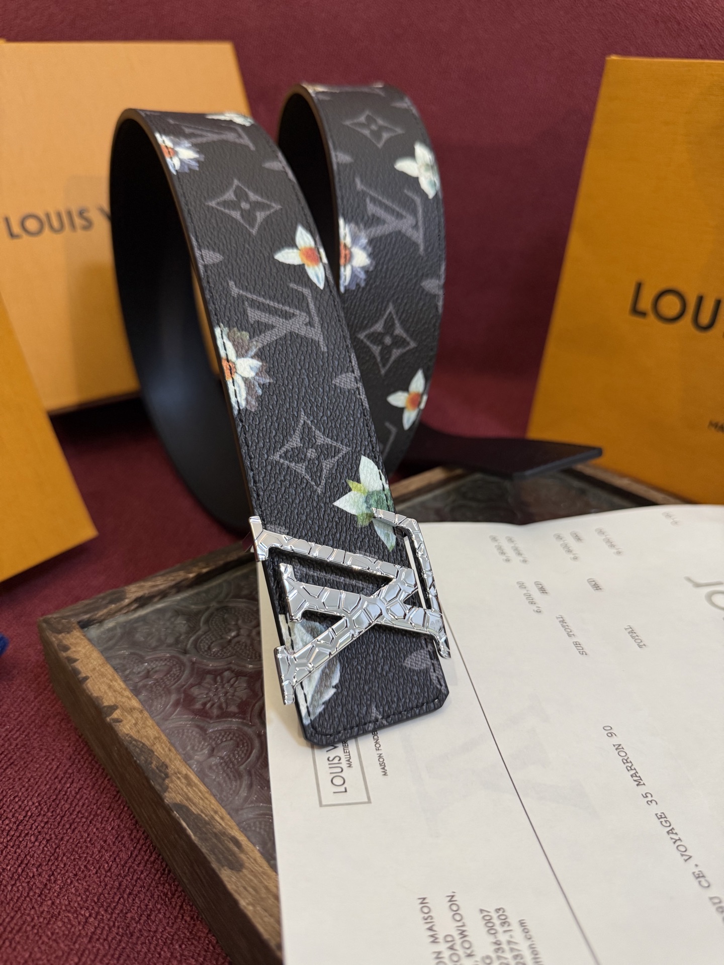 LV Initiales Monogram Flower 双面腰带以 Monogram 印花和撞色花卉焕