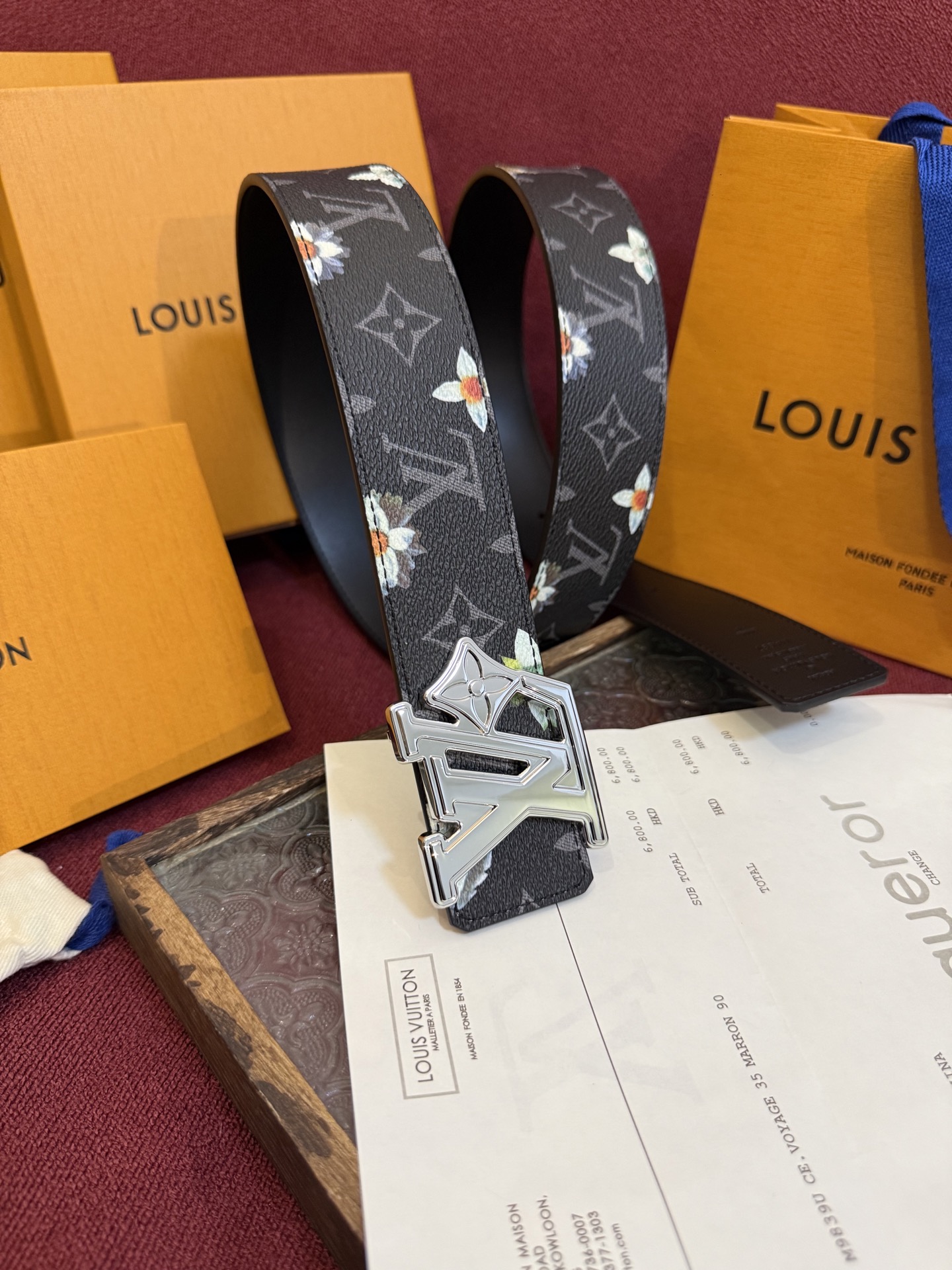 LV Initiales Monogram Flower 双面腰带以 Monogram 印花和撞色花卉焕