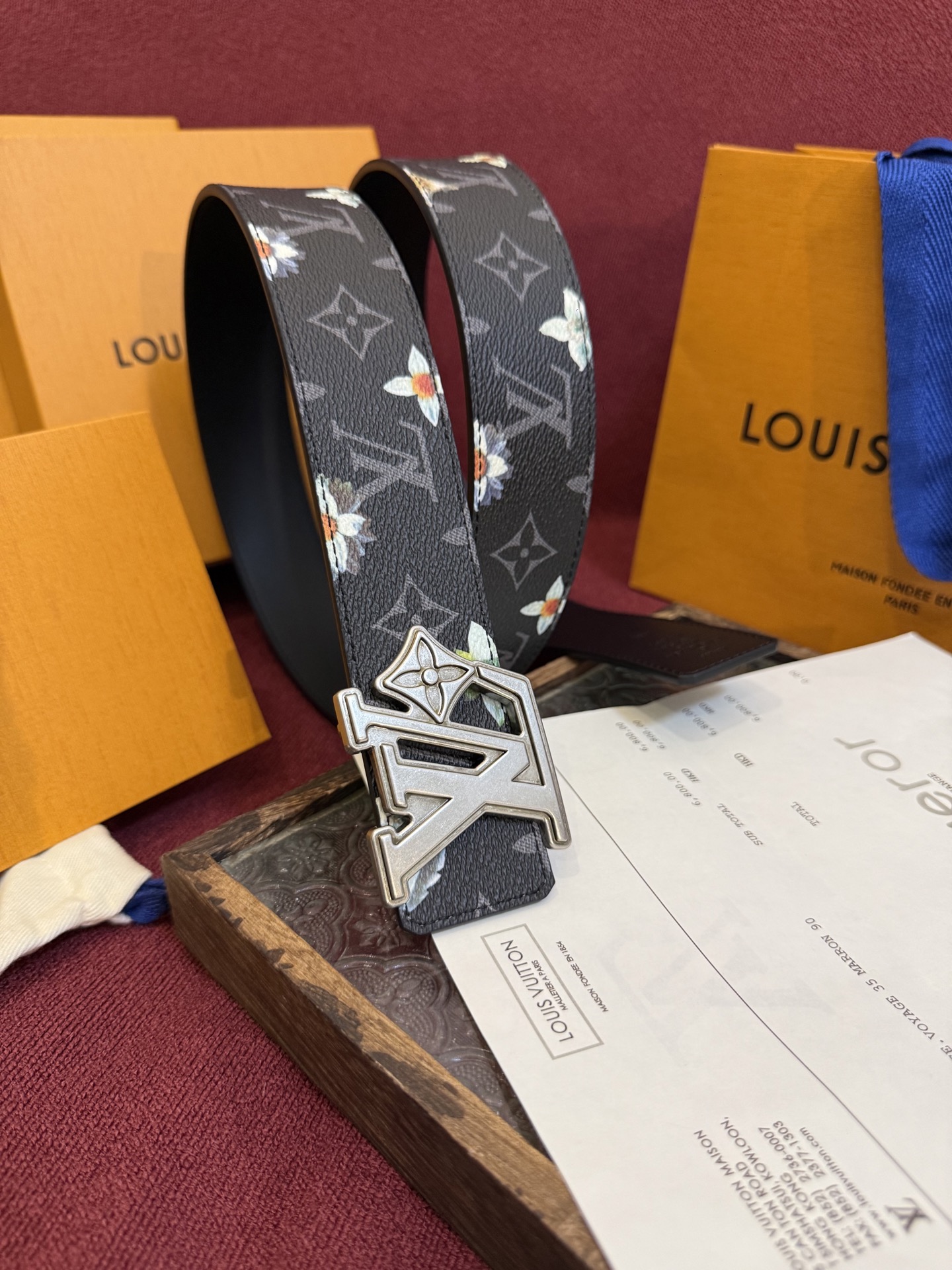 LV Initiales Monogram Flower 双面腰带以 Monogram 印花和撞色花卉焕