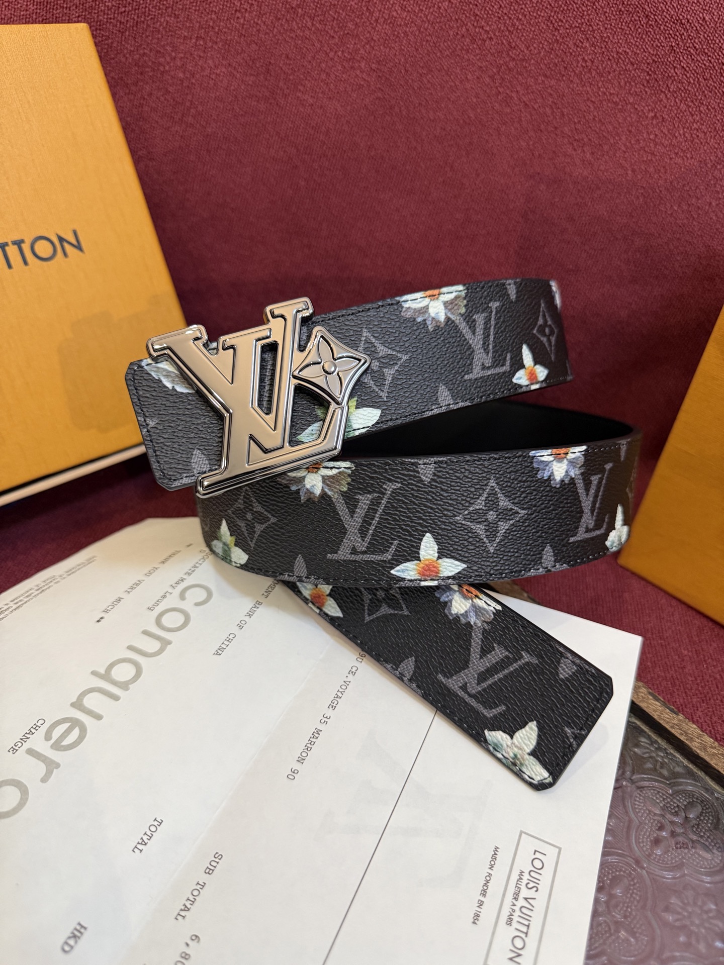 LV Initiales Monogram Flower 双面腰带以 Monogram 印花和撞色花卉焕