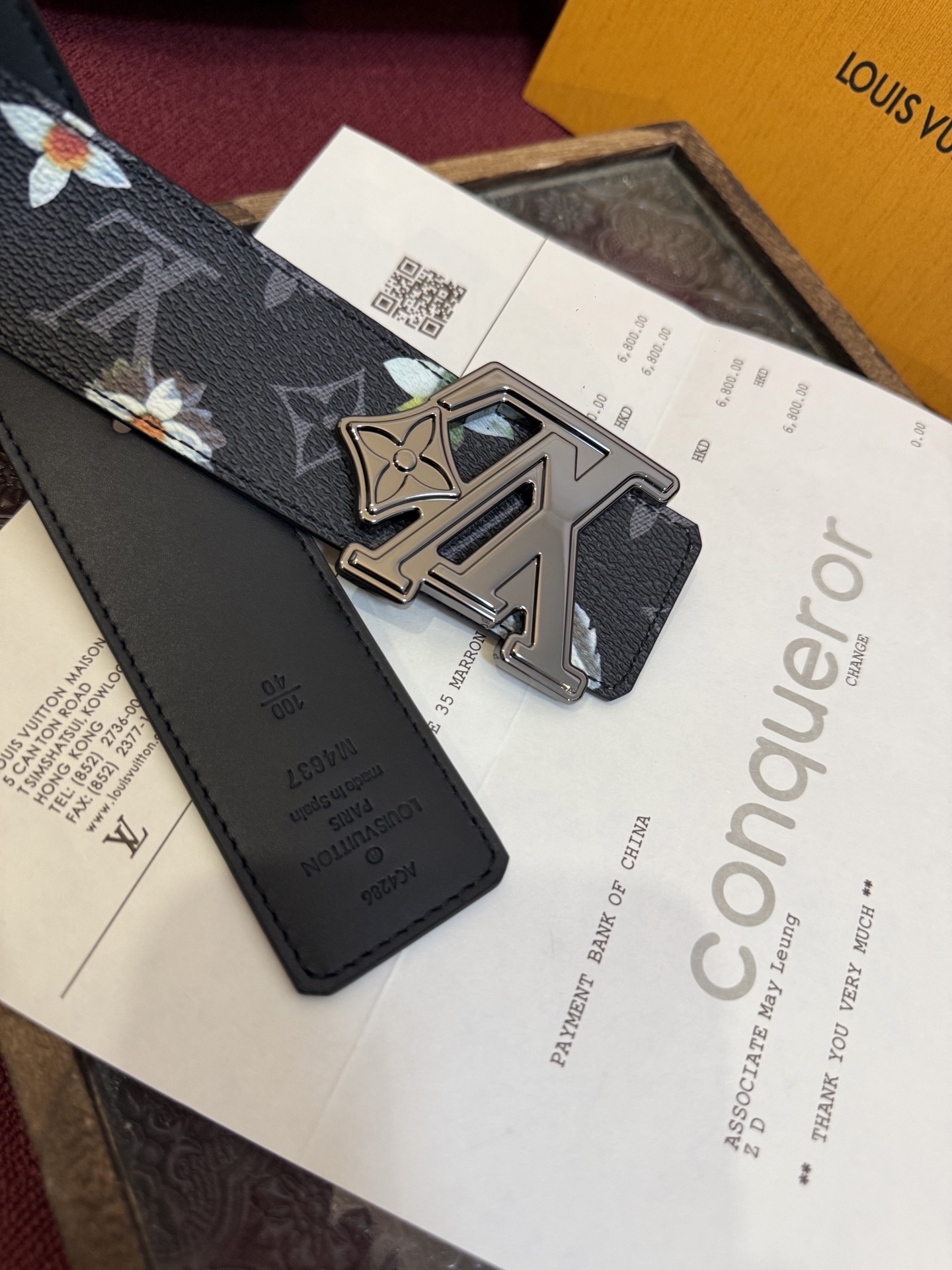LV Initiales Monogram Flower 双面腰带以 Monogram 印花和撞色花卉焕新帆布一面