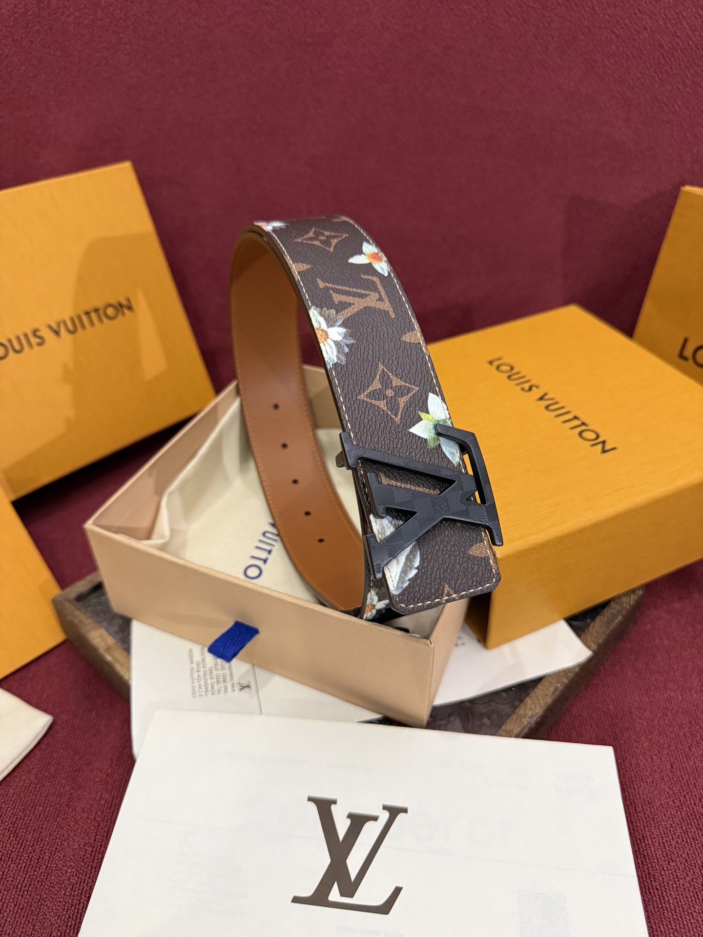 LV Initiales Monogram Flower 双面腰带以 Monogram 印花和撞色花卉焕