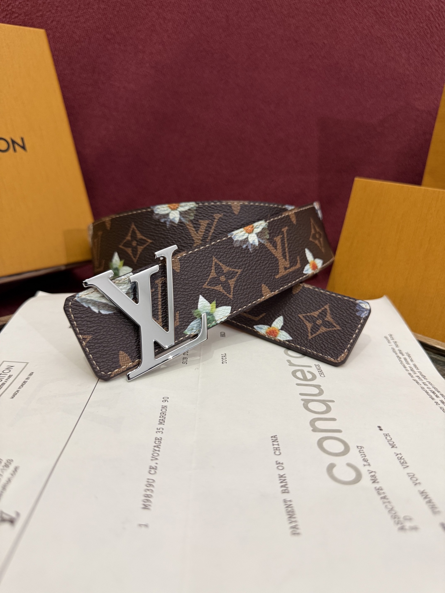 LV Initiales Monogram Flower 双面腰带以 Monogram 印花和撞色花卉焕