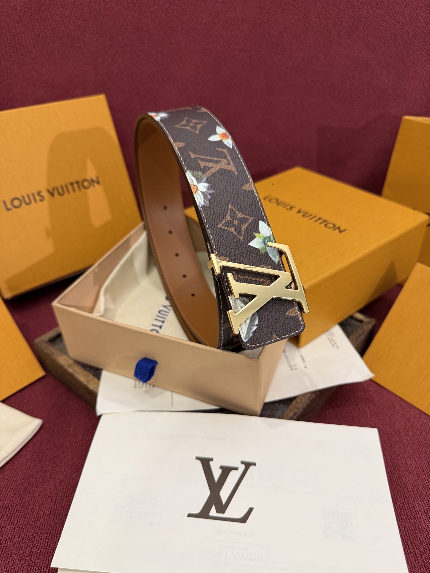 LV Initiales Monogram Flower 双面腰带以 Monogram 印花和撞色花卉焕