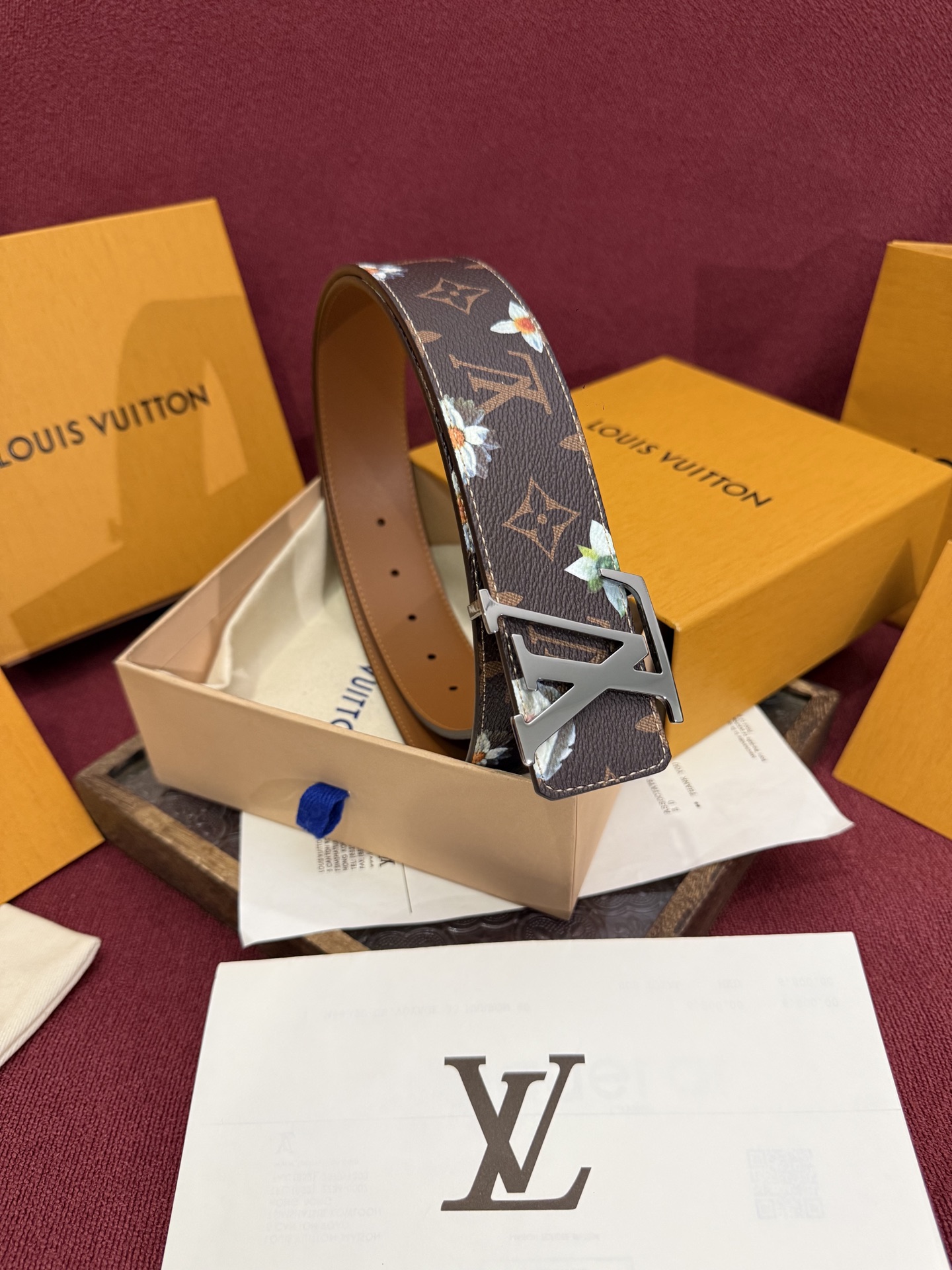 LV Initiales Monogram Flower 双面腰带以 Monogram 印花和撞色花卉焕