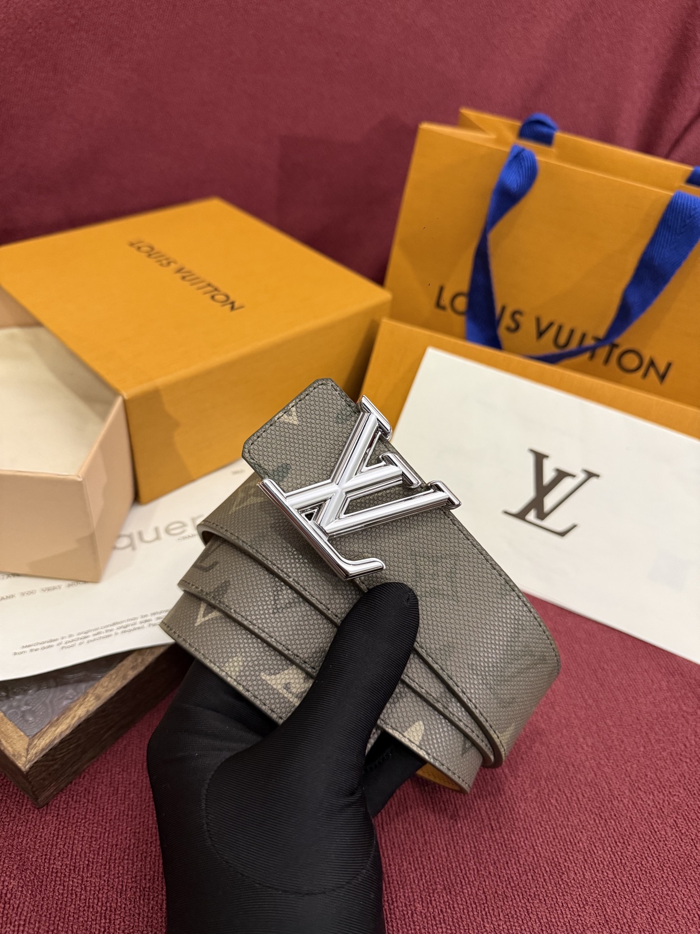 Monogram SurPlus涂层帆布表带，LV Initials Monogram SurPlus 