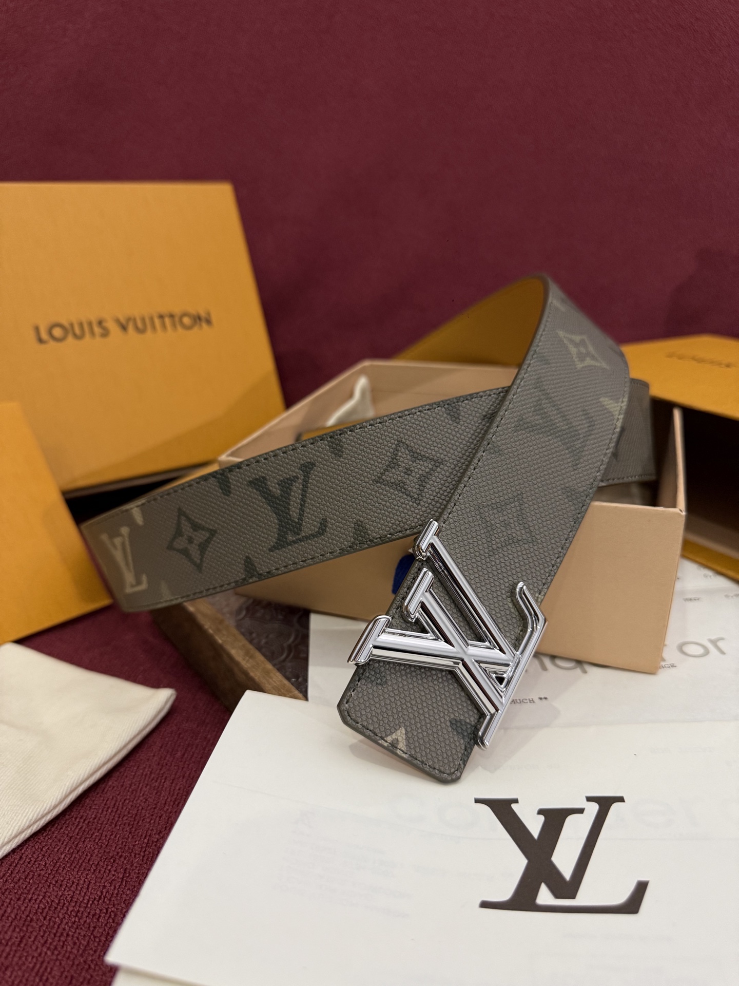 Monogram SurPlus涂层帆布表带，LV Initials Monogram SurPlus 