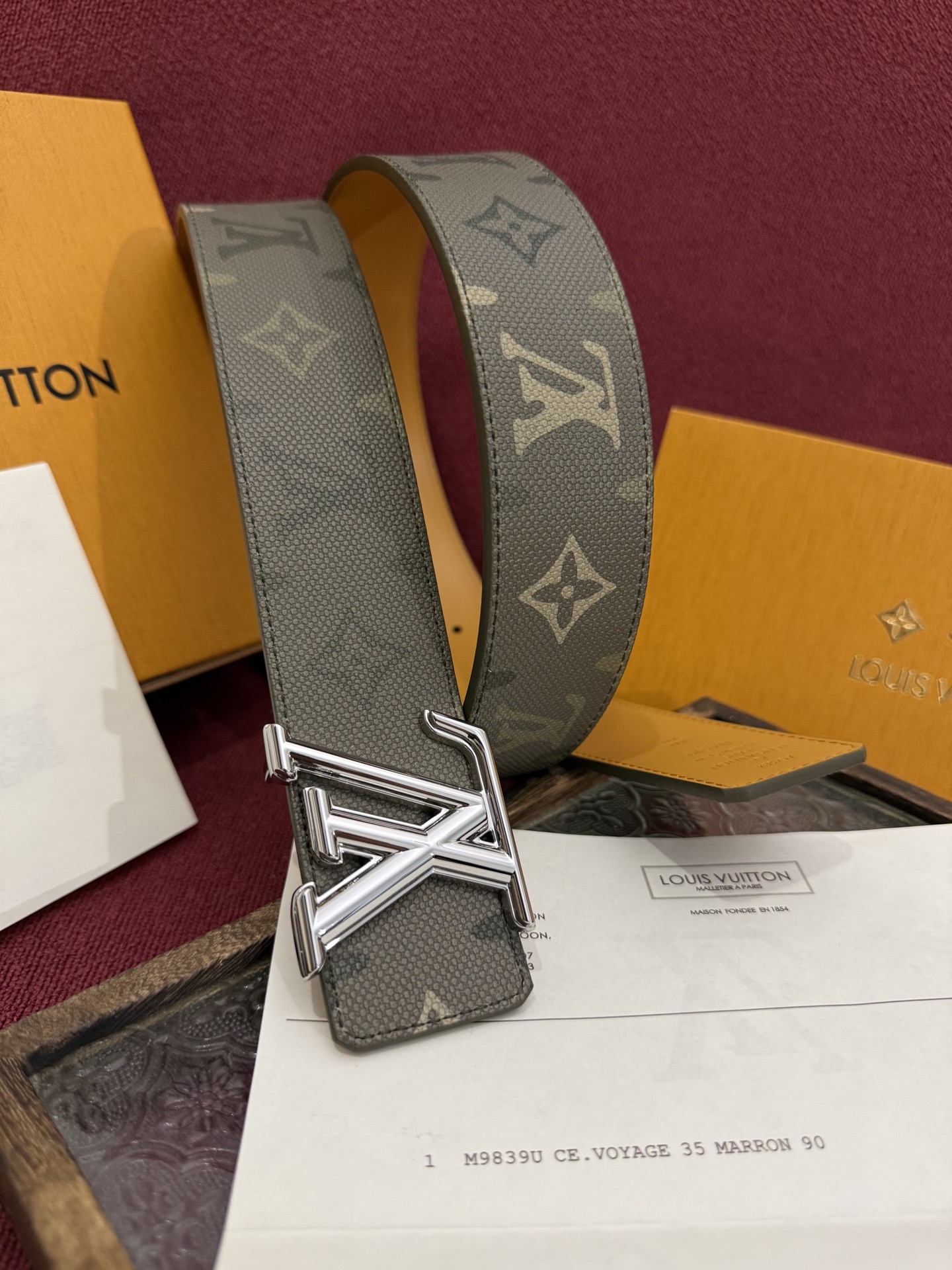 Monogram SurPlus涂层帆布表带，LV Initials Monogram SurPlus 