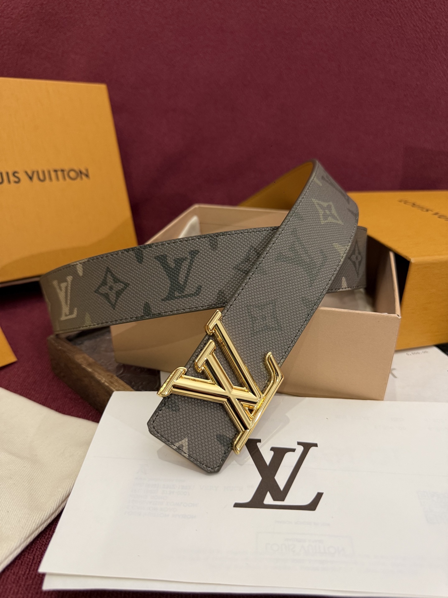 Monogram SurPlus涂层帆布表带，LV Initials Monogram SurPlus 