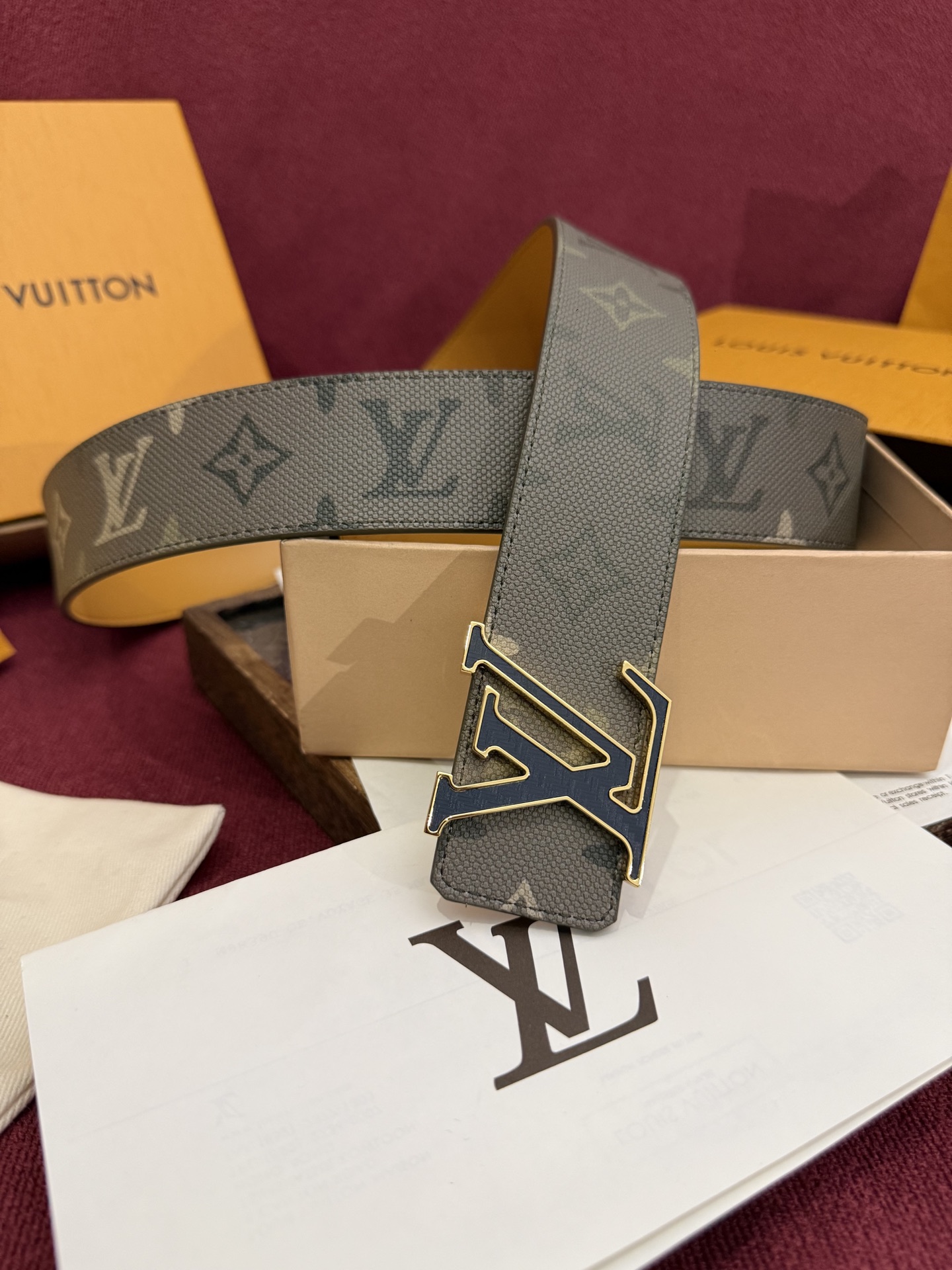 Monogram SurPlus涂层帆布表带，LV Initials Monogram SurPlus 