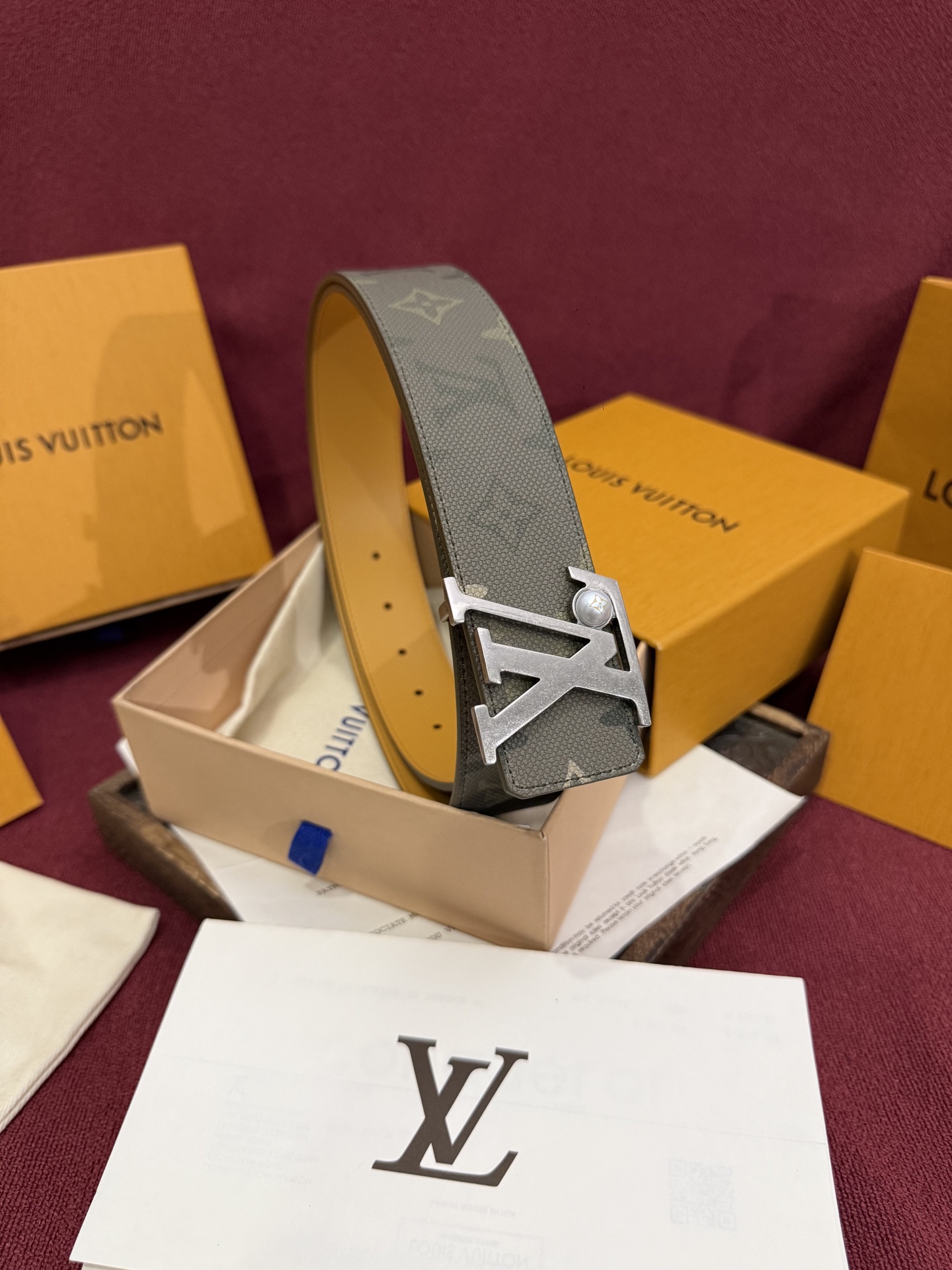 Monogram SurPlus涂层帆布表带，LV Initials Monogram SurPlus 