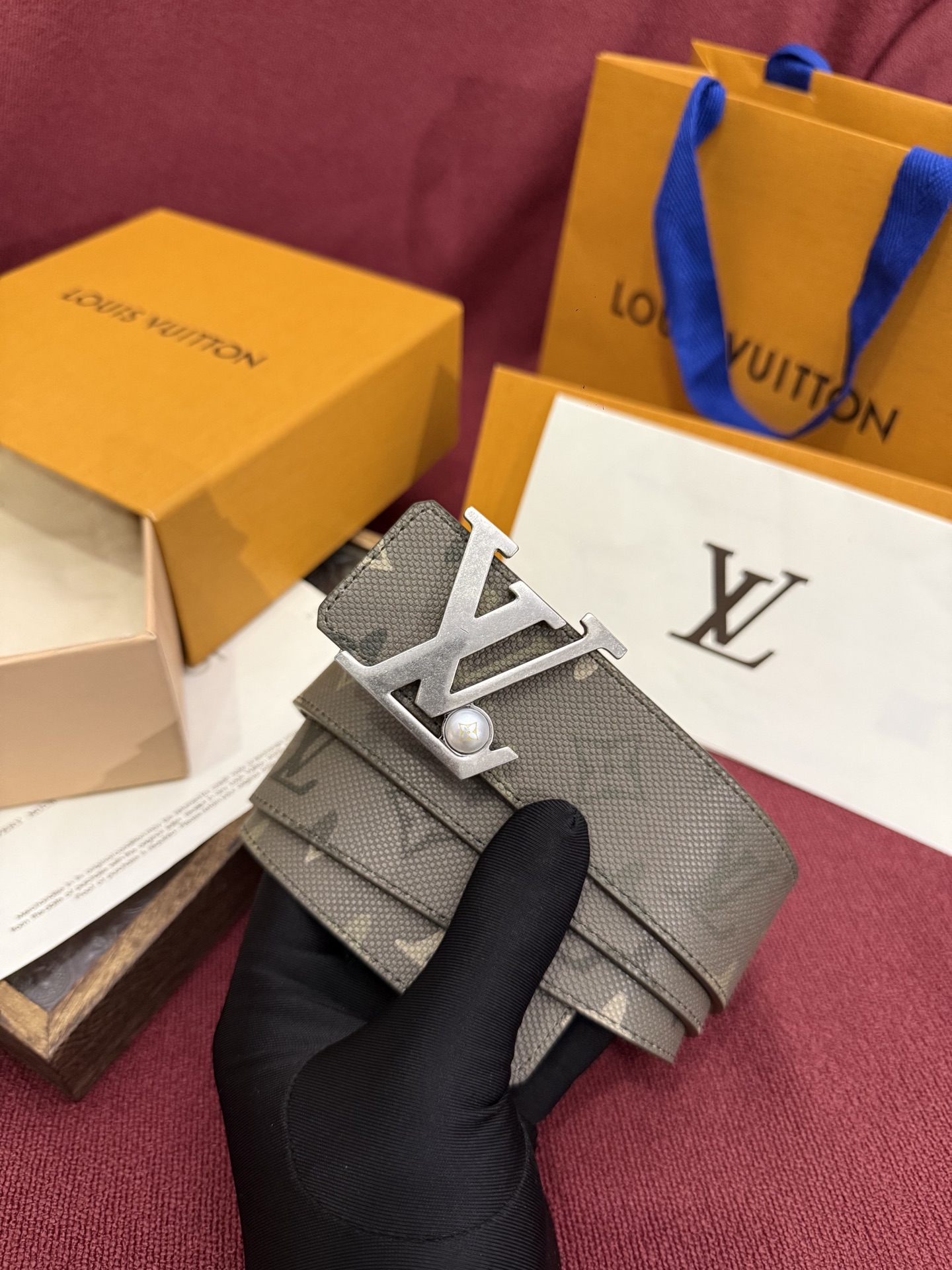 Monogram SurPlus涂层帆布表带，LV Initials Monogram SurPlus 