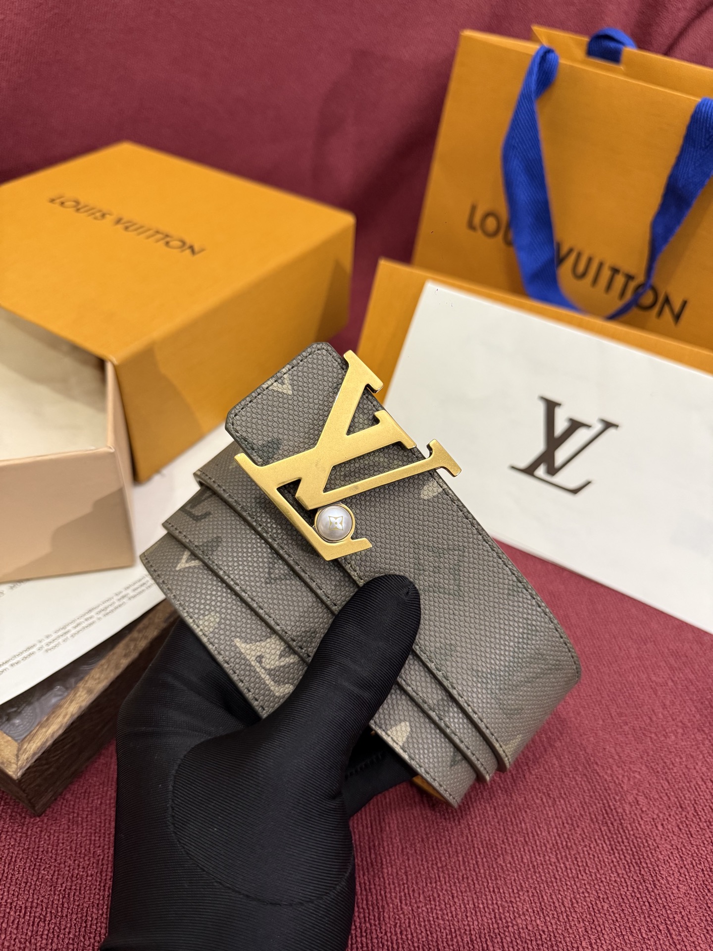 Monogram SurPlus涂层帆布表带，LV Initials Monogram SurPlus 
