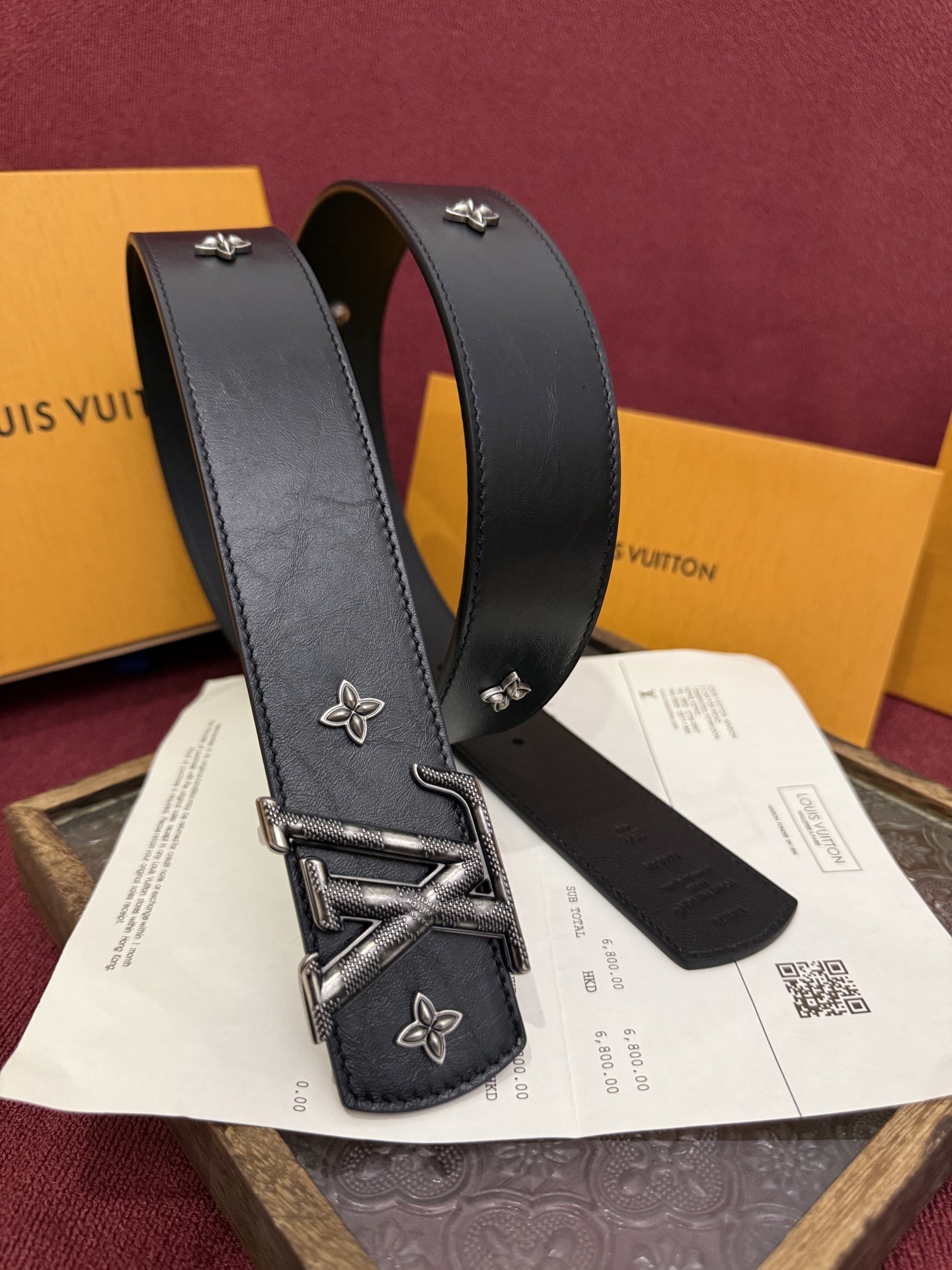 LV Dimension Drift Flower Studs 40 毫米双面腰带格外吸睛一侧是莹泽 Monogram 花卉铆钉-Top High Quatity Cheap Sneakers Fashion Clothing Clothes Bags handbags Shoes of all Brand wholesale With The best Quality And Beautiful Price from China Factory Chinese suppliers wholesaler seller LV Dimension Drift Flower Studs 40 毫米双面腰带格外吸睛一侧是莹泽 Monogram 花卉铆钉