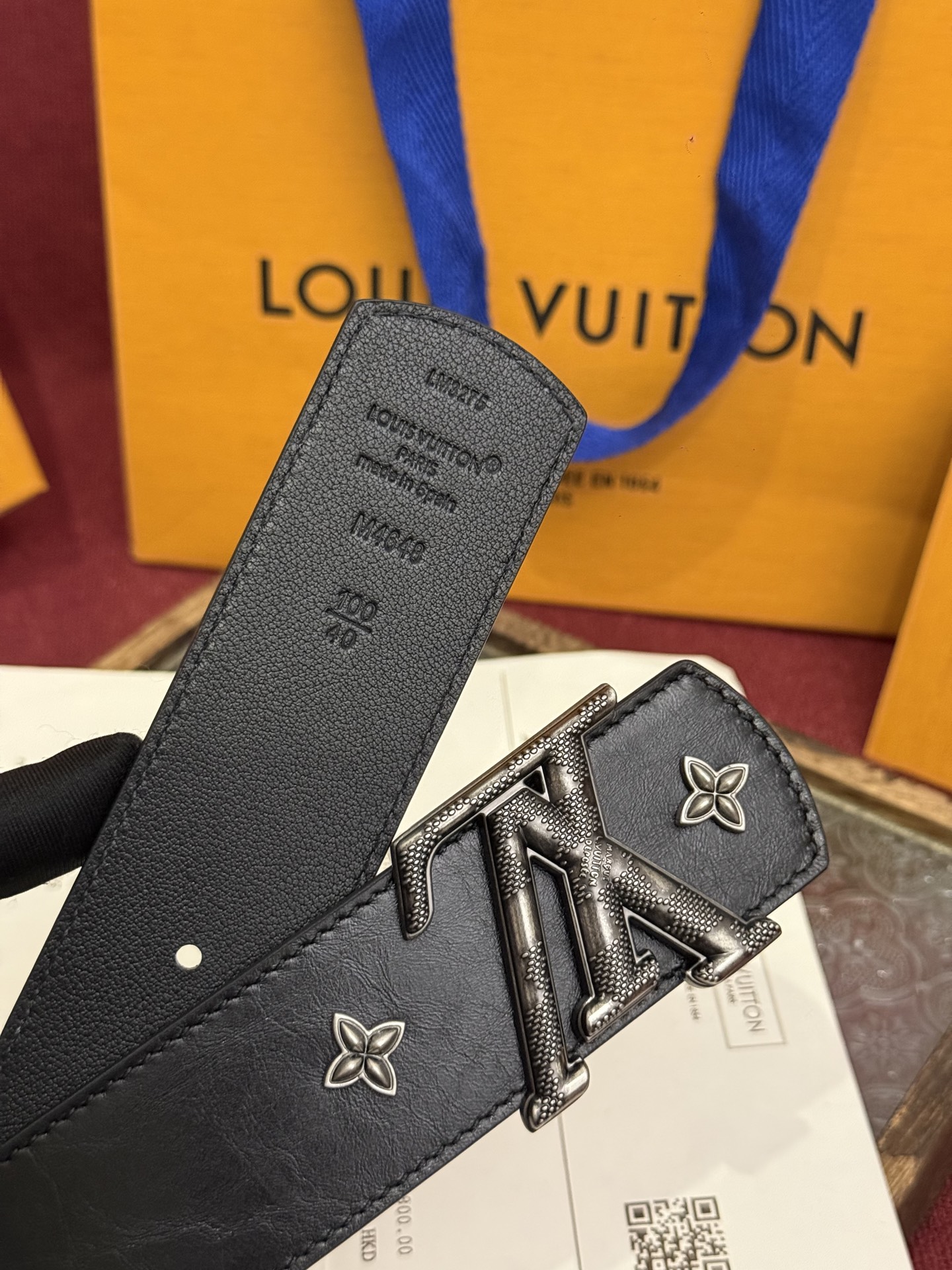LV Dimension Drift Flower Studs 40 毫米双面腰带格外吸睛一侧是莹泽 Monogram 花卉铆钉-Top High Quatity Cheap Sneakers Fashion Clothing Clothes Bags handbags Shoes of all Brand wholesale With The best Quality And Beautiful Price from China Factory Chinese suppliers wholesaler seller LV Dimension Drift Flower Studs 40 毫米双面腰带格外吸睛一侧是莹泽 Monogram 花卉铆钉