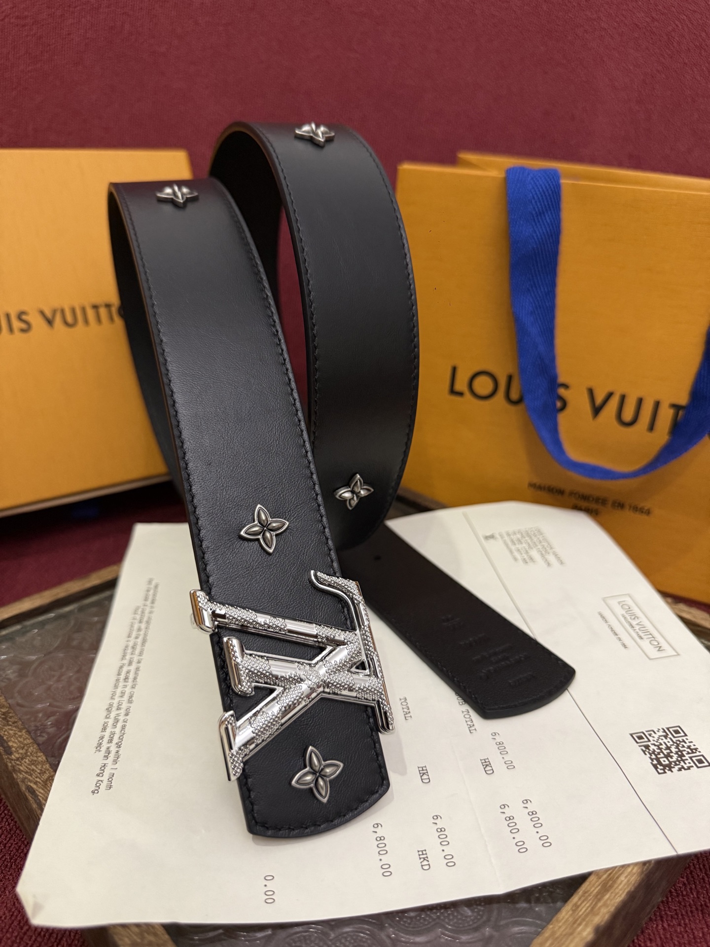 本款 LV Dimension Drift Flower Studs 40 毫米双面腰带-Chinese wholesaler seller Clothes Bags handbags wholesale Shoes High Quatity wholesaler seller Cheap Sneakers from China Factory Chinese suppliers china wholesale clothing wholesaler seller 本款 LV Dimension Drift Flower Studs 40 毫米双面腰带