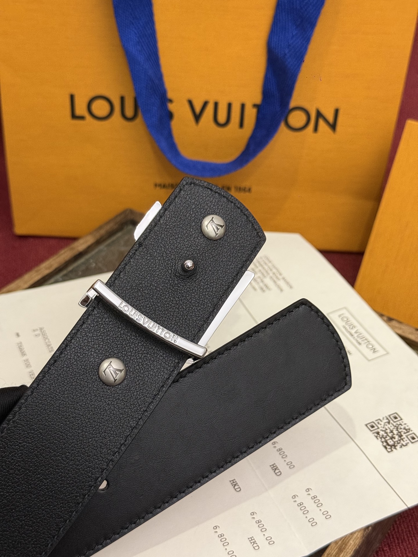 本款 LV Dimension Drift Flower Studs 40 毫米双面腰带-Chinese wholesaler seller Clothes Bags handbags wholesale Shoes High Quatity wholesaler seller Cheap Sneakers from China Factory Chinese suppliers china wholesale clothing wholesaler seller 本款 LV Dimension Drift Flower Studs 40 毫米双面腰带