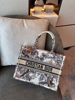 Dior Book Tote Online
 Tote Bags White Winter Collection