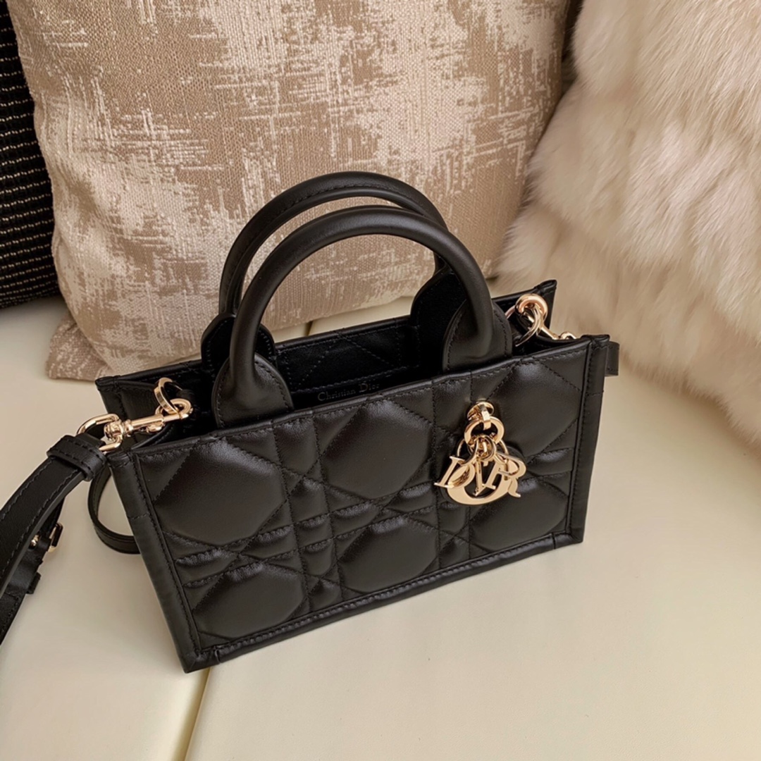 ديور Dior Book Tote جديد
 حقيبة حقيبة يد حقيبة توتا من الصين 2024
 مینی