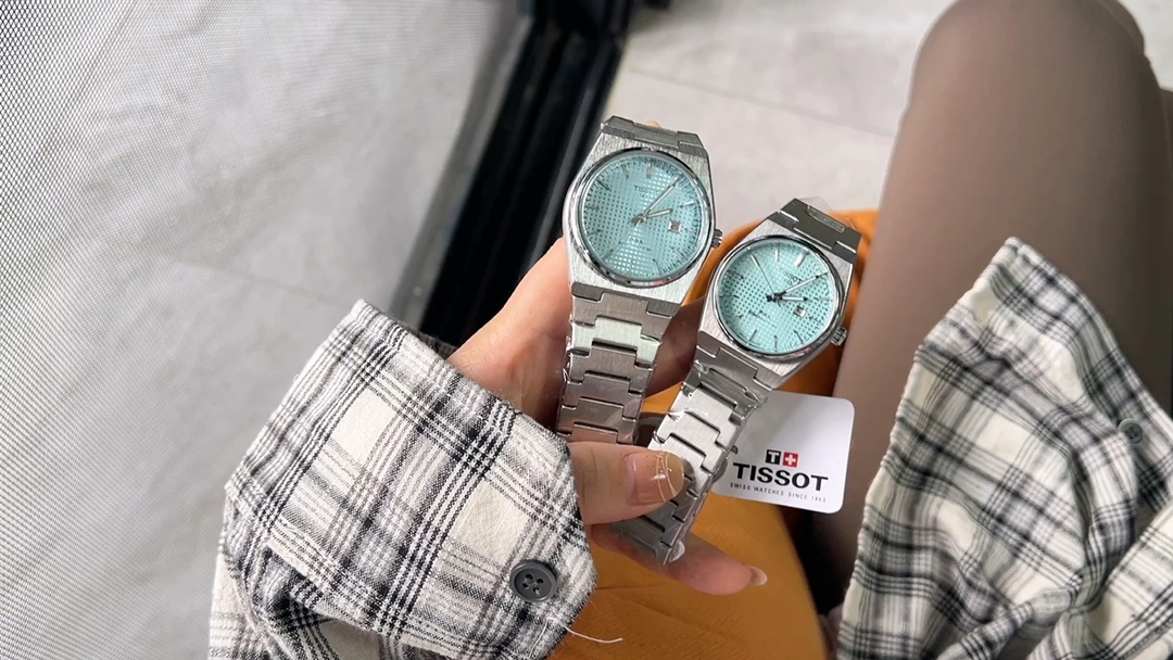 Trendy Tiffney Blue Watches: Elegant and Lively Steel Belts, Light Blue Palettes.