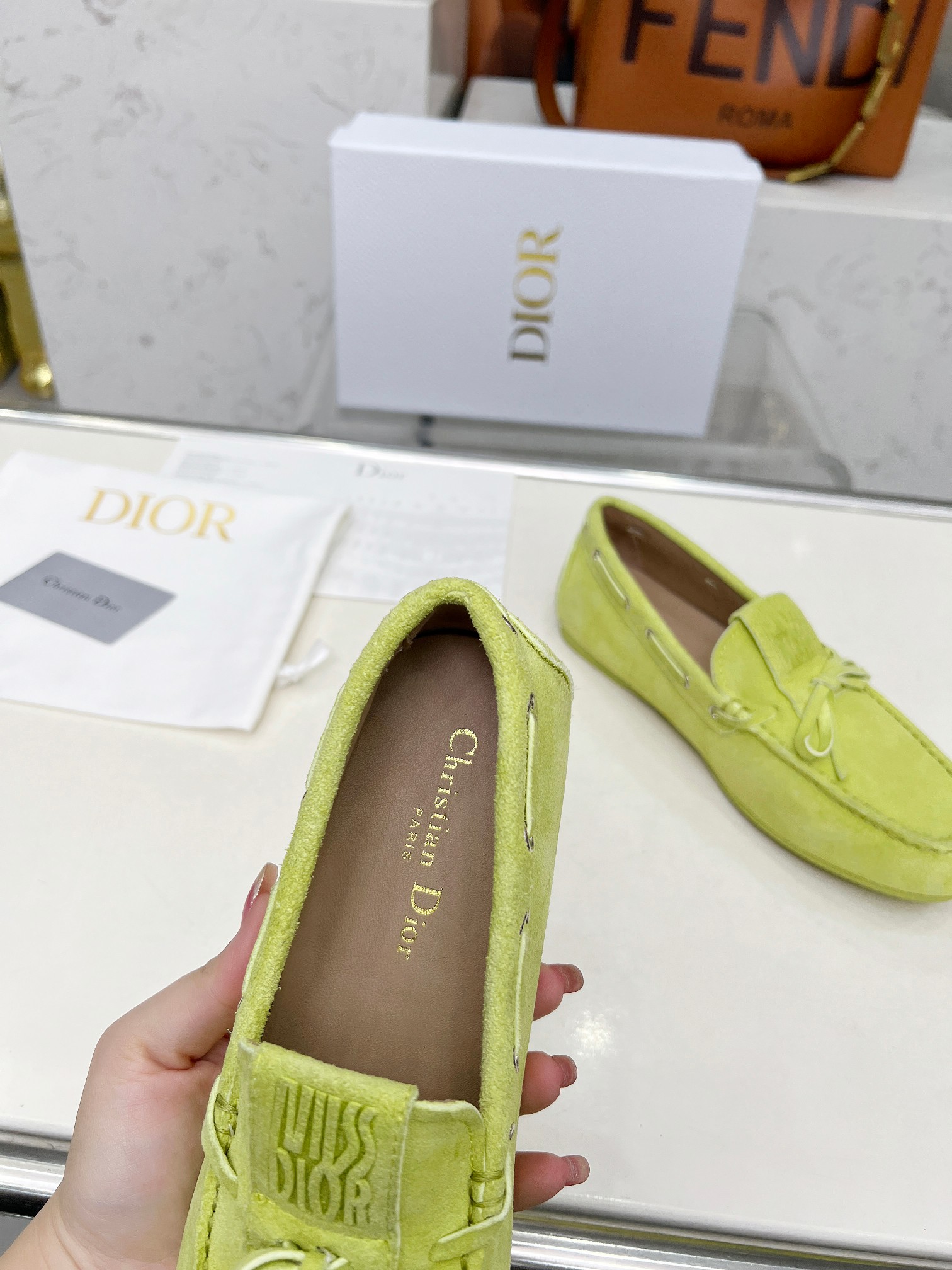 NO:235168,Dior's new spring and summer ultra-light jelly series loafers are brand new. The layout strives to create fashionable classic items. A new product created by the first large show of Paris Fashion Week. Inspired by the designer D, the designer cleverly combines it with the perfect shoe shape. It looks more fashionable with the brand buckle!  Original creation, perfect and exquisite workmanship!   Original fabric of upper lining: imported sheepskin original sole outsole Size#35-41 (40 41 custom made without return or exchange), loafers, dior, dior, loafers, sheepskin19860909Dior 迪奥春夏新款超轻果冻系列乐福鞋 全新 版面力求打造时尚经典单品 巴黎时装周第一场分量十足的大秀场打造的新品 灵感由D主设计师巧妙结合在完美鞋型上.搭配品牌搭扣,更显时尚！原版打造 完美 精致做工！  鞋面原版面料 内里:进口羊皮里 鞋底原版大底 Size#35-41（40 41定做不退换）,乐福鞋,dior,dior,loafers,sheepskin,Women's Shoes