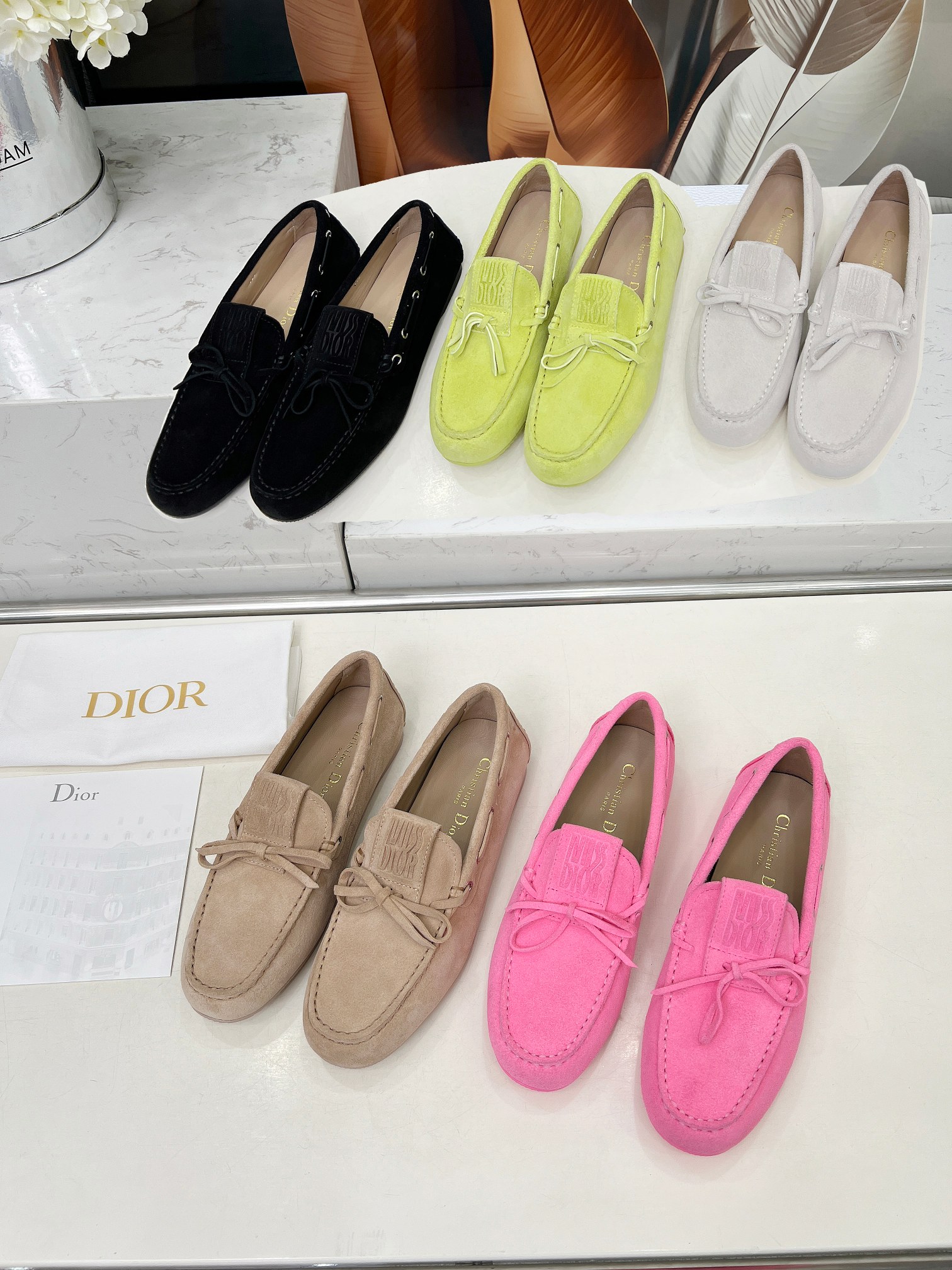 NO:261567,Dior's new spring and summer ultra-light jelly series loafers are brand new. The layout strives to create fashionable classic items. A new product created by the first large show of Paris Fashion Week. Inspired by the designer D, the designer cleverly combines it with the perfect shoe shape. It looks more fashionable with the brand buckle!  Original creation, perfect and exquisite workmanship!   Original fabric of upper lining: imported sheepskin original sole Size#35-41 (40 41 custom made without return or exchange) :,Loafers,dior,dior,loafers,sheepskin19860909Dior 迪奥春夏新款超轻果冻系列乐福鞋 全新 版面力求打造时尚经典单品 巴黎时装周第一场分量十足的大秀场打造的新品 灵感由D主设计师巧妙结合在完美鞋型上.搭配品牌搭扣,更显时尚！原版打造 完美 精致做工！  鞋面原版面料 内里:进口羊皮里 鞋底原版大底 Size#35-41（40 41定做不退换） :,乐福鞋,dior,dior,loafers,sheepskin,Women's Shoes