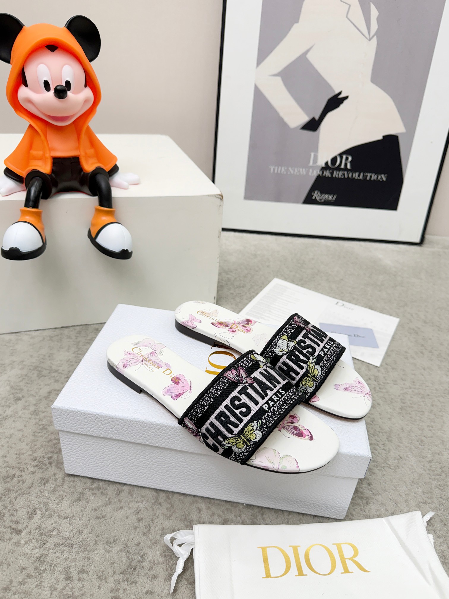 _dq39sYFm22mjeUmNx5UzK6_duff_65uFDf8ejSA