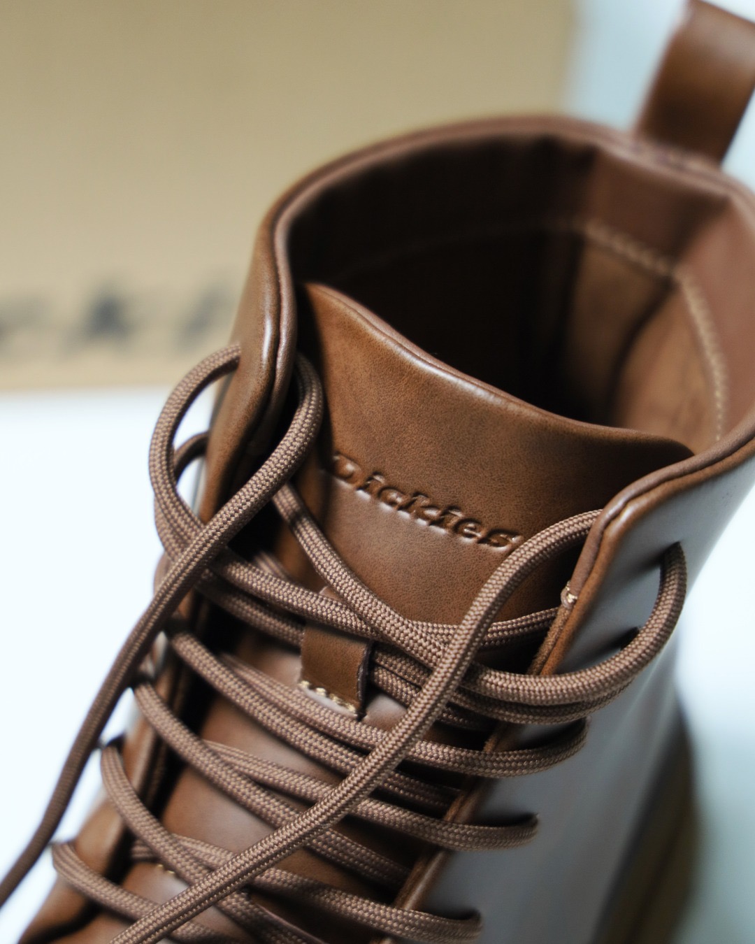 248💰（编号78）
Dickies 户外经典马丁靴  牛皮革  厚底 深棕色 百分百正品  货号：244M50LXS05D深棕 TPD+橡胶大底 数量不多 
两款 ⚠️光面无40，很少看中速度
39 40 41 42 43 44 45 现货秒发  