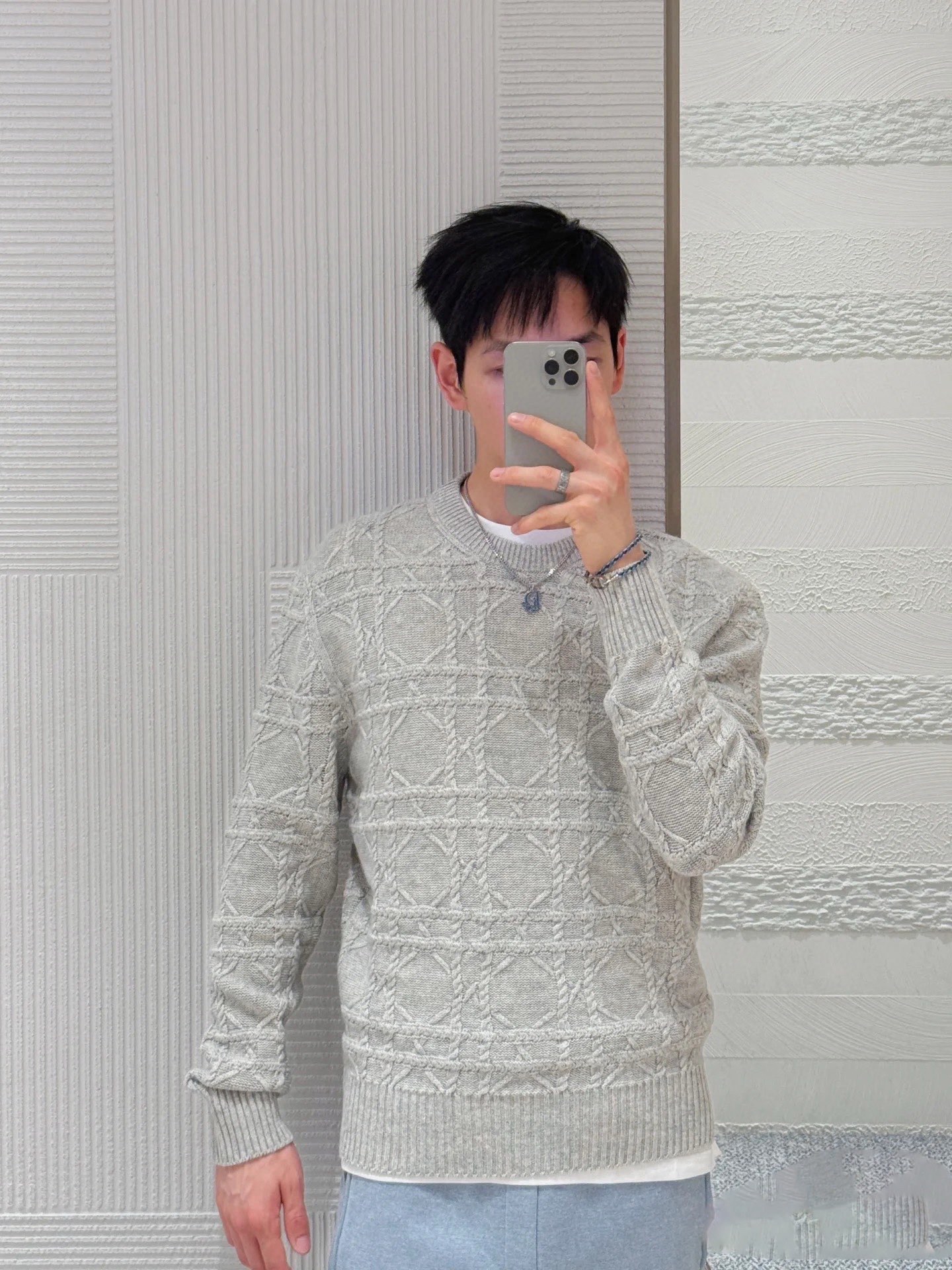 228💰顺丰包邮⚠️亏本特价不退换🉐（编号102）
DIOR 羊绒织物藤格纹针织衫

尺码：S M L XL
建议手洗（本产品为毛料织造而成不易机洗）