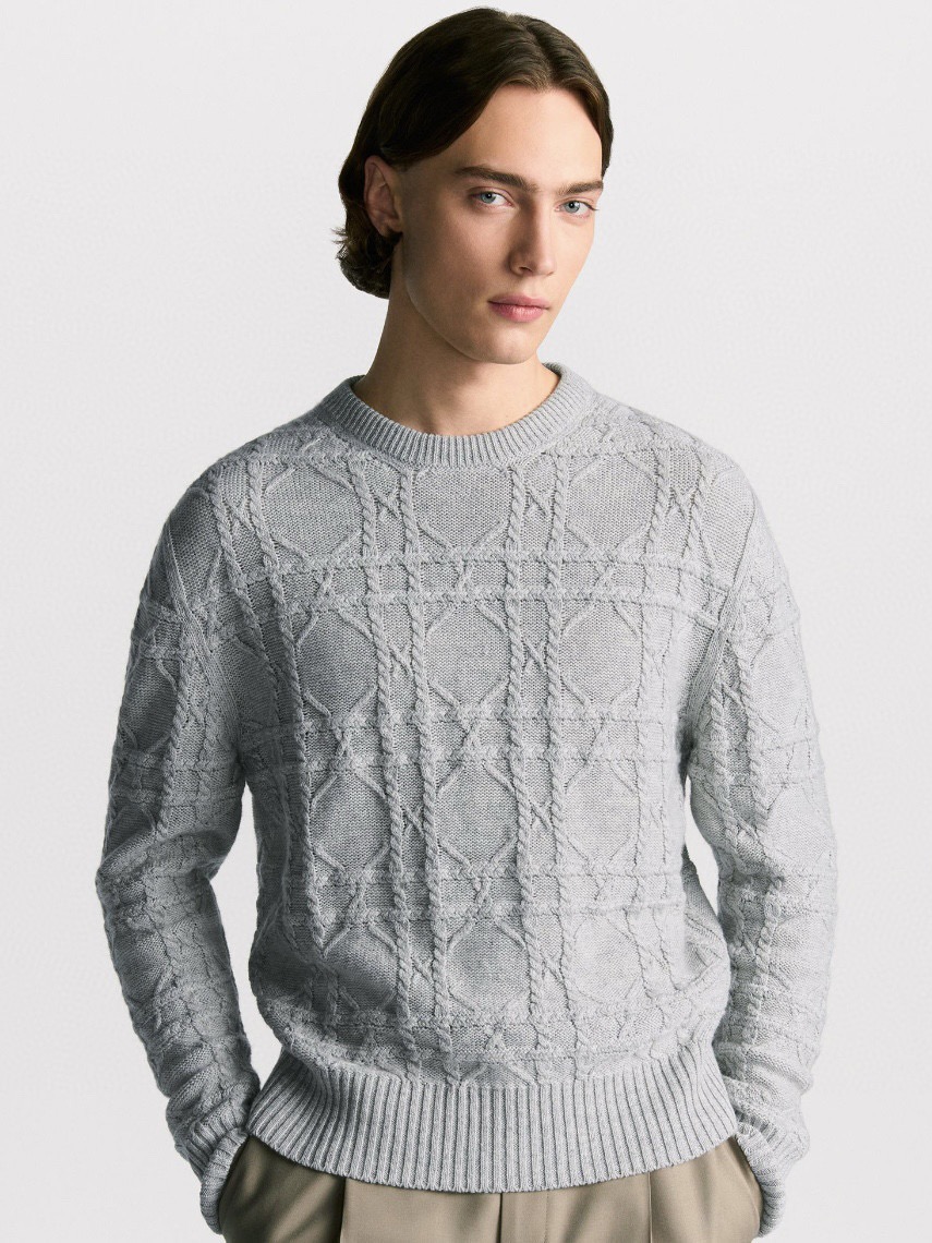 228💰顺丰包邮⚠️亏本特价不退换🉐（编号102）
DIOR 羊绒织物藤格纹针织衫

尺码：S M L XL
建议手洗（本产品为毛料织造而成不易机洗）