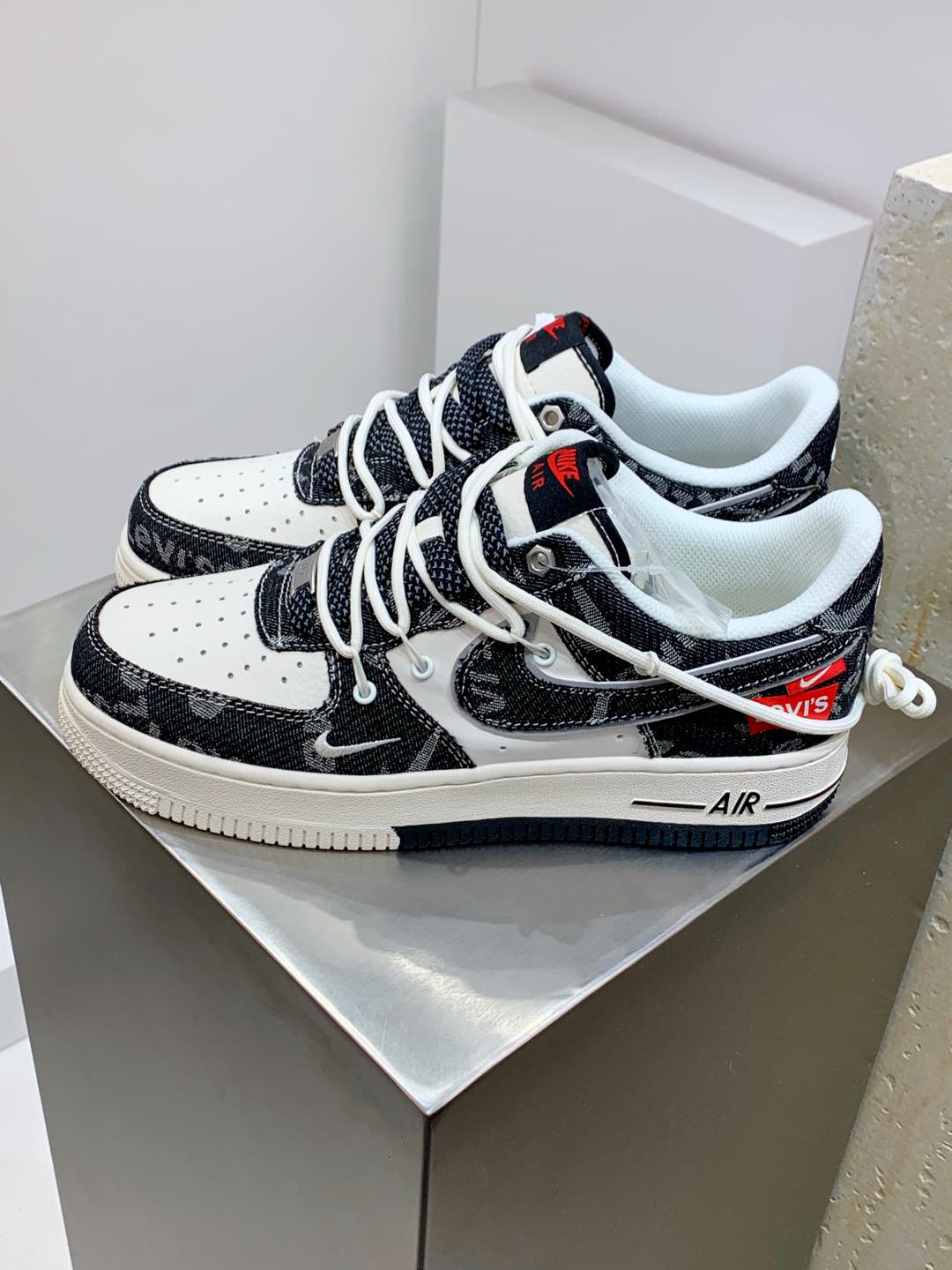 NO:270197,Men's and women's shoes are genuine half-coded, #Original last original paper version data development version #Use jacquard denim combination lychee pattern cow cut leather upper material #Built-in full palm Air Sole air cushion exclusive customized personalized shoes, world famous denim brand-Levi's x Nike Air Force 1 07 Low Lot 