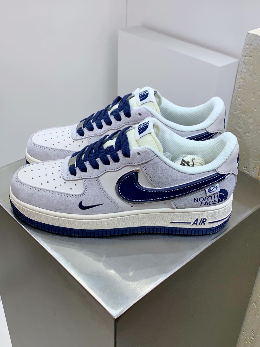 NO:270206,Real-mark half-coded shoe for men and women #Original last original paper version data development version #Use fixed color pig-ba leather combination lychee pattern ox cut leather upper material #built-in full palm Air Sole air cushion creative custom joint brand, famous outdoor brand · North Face x Nike Air Force 1’07 Low 