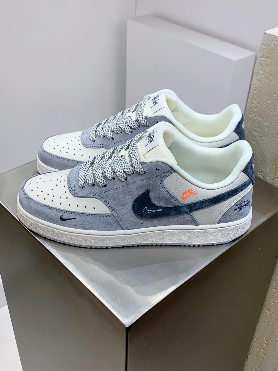 NO:270215,AL#Nike Court Vision Low Stucci co-branded casual sports shoes Pure original version Low top versatile breathable casual sports shoes, classic and durable design, taking into account the comfortable foot feeling and outstanding style, interpreting the ingenious work. The structural support and fit combined with retro basketball design makes the off-site all-star style official item number: FD5188 117331133 Size 36 36.5 37.5 38 38.5 39 40 40.5 41 42 42.5 43 44 44.5 45,19860909AL#Nike Court Vision Low 斯图西联名 休闲运动板鞋 纯原版本 低帮百搭透气休闲运动板鞋,经典耐用的设计,兼顾舒适脚感和出众风范,演绎匠心之作.结构性的支撑贴合感结合复古篮球设计,塑就场外全明星风范 官方货号: FD5188 117331133 尺码36 36.5 37.5 38 38.5 39 40 40.5 41 42 42.5 43 44 44.5 45,,Men's shoes