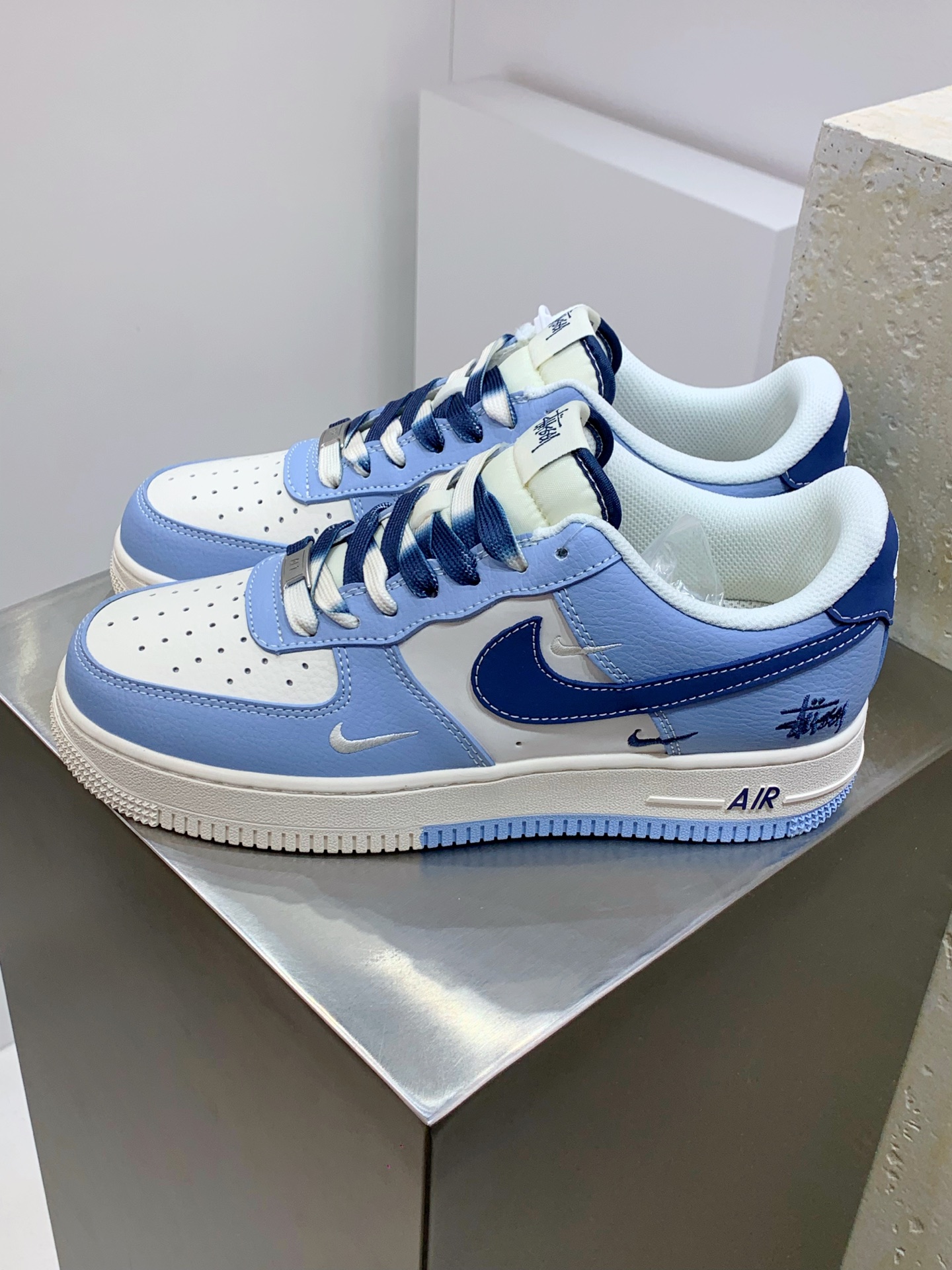 NO:274355,Nike Air Force 1 Low 07 x Stussy White and blue three small hooks Original last cardboard Create a pure low-gross air force style Focus on foreign trade channels Built-in honeycomb air cushion Original box accessories Original midsole steel stamp, pulling and perfect official item number XS1958 516 Size36 36.5 37.5 38 38.5 39 40 40.5 41 42 42.5 43 44 44.5 45,19860909Nike Air Force 1 Low 07 x Stussy 白蓝三小钩 原楦头原纸板 打造纯正低帮空军版型 专注外贸渠道 全掌内置蜂窝气垫 原盒配件 原厂中底钢印、拉帮完美 官方货号XS1958 516 Size36 36.5 37.5 38 38.5 39 40 40.5 41 42 42.5 43 44 44.5 45,,Men's shoes