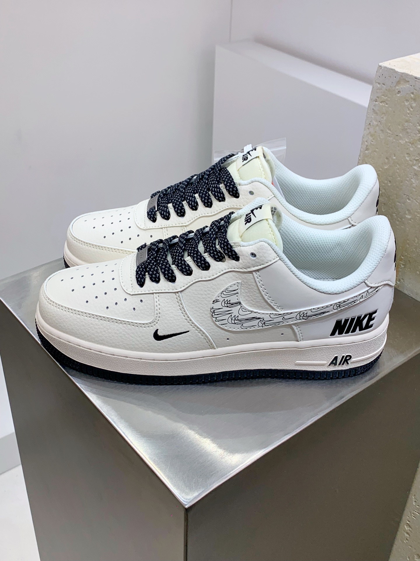 NO:274358,Nike Air Force 1 Low 07 White and black hooks full of stars Original last cardboard Create a pure low-gross air force style Focus on foreign trade channels Built-in honeycomb air cushion Original box accessories Original midsole steel stamp, pulling and perfect official item number HH7518 046 Size36 36.5 37.5 38 38.5 39 40 40.5 41 42 42.5 43 44 44.5 45,19860909Nike Air Force 1 Low 07 米白黑小钩满天星 原楦头原纸板 打造纯正低帮空军版型 专注外贸渠道 全掌内置蜂窝气垫 原盒配件 原厂中底钢印、拉帮完美 官方货号HH7518 046 Size36 36.5 37.5 38 38.5 39 40 40.5 41 42 42.5 43 44 44.5 45,,Men's shoes