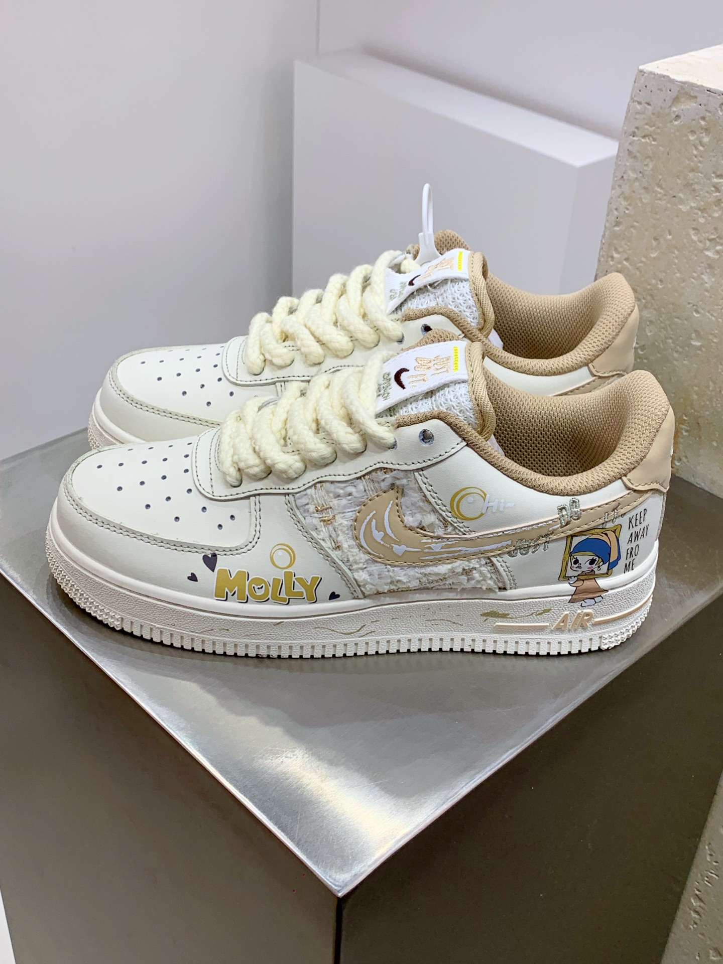 NO:274354,Nike Air Force 1 Low 07 White and yellow graffiti Tassel Picture frame girl Original last original cardboard Create a pure low-gross air force pattern Focus on foreign trade channels Built-in honeycomb air cushion Original box accessories Original midsole steel stamp, pulling and perfect official item number FJ7740 210 Size36 36.5 37.5 38 38.5 39 40 40.5 41 42 42.5 43 44 44.5 45,19860909Nike Air Force 1 Low 07 白黄涂鸦 流苏 画框少女 原楦头原纸板 打造纯正低帮空军版型 专注外贸渠道 全掌内置蜂窝气垫 原盒配件 原厂中底钢印、拉帮完美 官方货号FJ7740 210 Size36 36.5 37.5 38 38.5 39 40 40.5 41 42 42.5 43 44 44.5 45,,Men's shoes