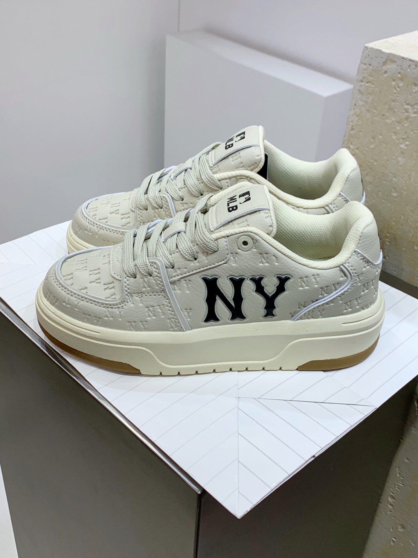 NO:274371,BB#ss Spring Academy Fashion Hot Tote Korea Limited, Join NY American Rugby Yankees MLB Chunky Liner New York Yankees Senior Shoes Series Low-top Daddy Style Lightweight Height Thick Sole Versatile Casual Sports Jogging Shoes Item Number: 3ASXE015N Size: 35.5 36 36.5 37.5 38 38.5 39 40 ID: 392JWD0319,19860909BB#ss春季学院穿搭爆款Korea韩国限定,联乘NY美国榄球洋基队 MLB Chunky Liner New York Yankees学长鞋系列低帮老爹风轻量增高厚底百搭休闲运动慢跑鞋 货号:3ASXE015N 尺码:35.5 36 36.5 37.5 38 38.5 39 40 ID:392JWD0319,,Men's shoes