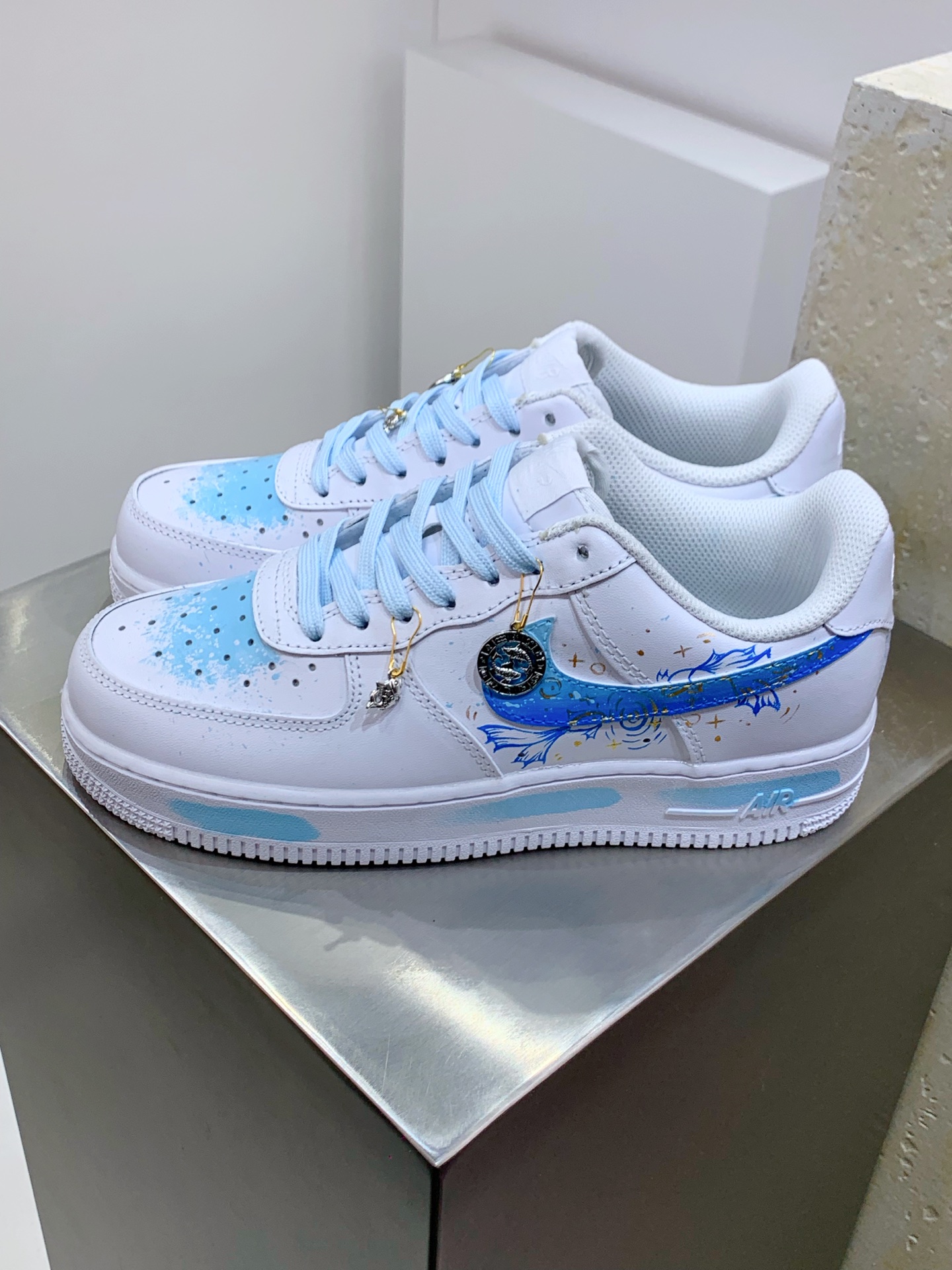 NO:274721,Nike Air Force 1 Low 07 White and blue graffiti Original last cardboard Create a pure low-gross air force style Focus on foreign trade channels Built-in honeycomb air cushion Original box accessories Original midsole steel stamp, pulling and perfect official item number LT0602 002 Size36 36.5 37.5 38 38.5 39 40 40.5 41 42 42.5 43 44 44.5 45,19860909Nike Air Force 1 Low 07 白蓝涂鸦 原楦头原纸板 打造纯正低帮空军版型 专注外贸渠道 全掌内置蜂窝气垫 原盒配件 原厂中底钢印、拉帮完美 官方货号LT0602 002 Size36 36.5 37.5 38 38.5 39 40 40.5 41 42 42.5 43 44 44.5 45,,Men's shoes