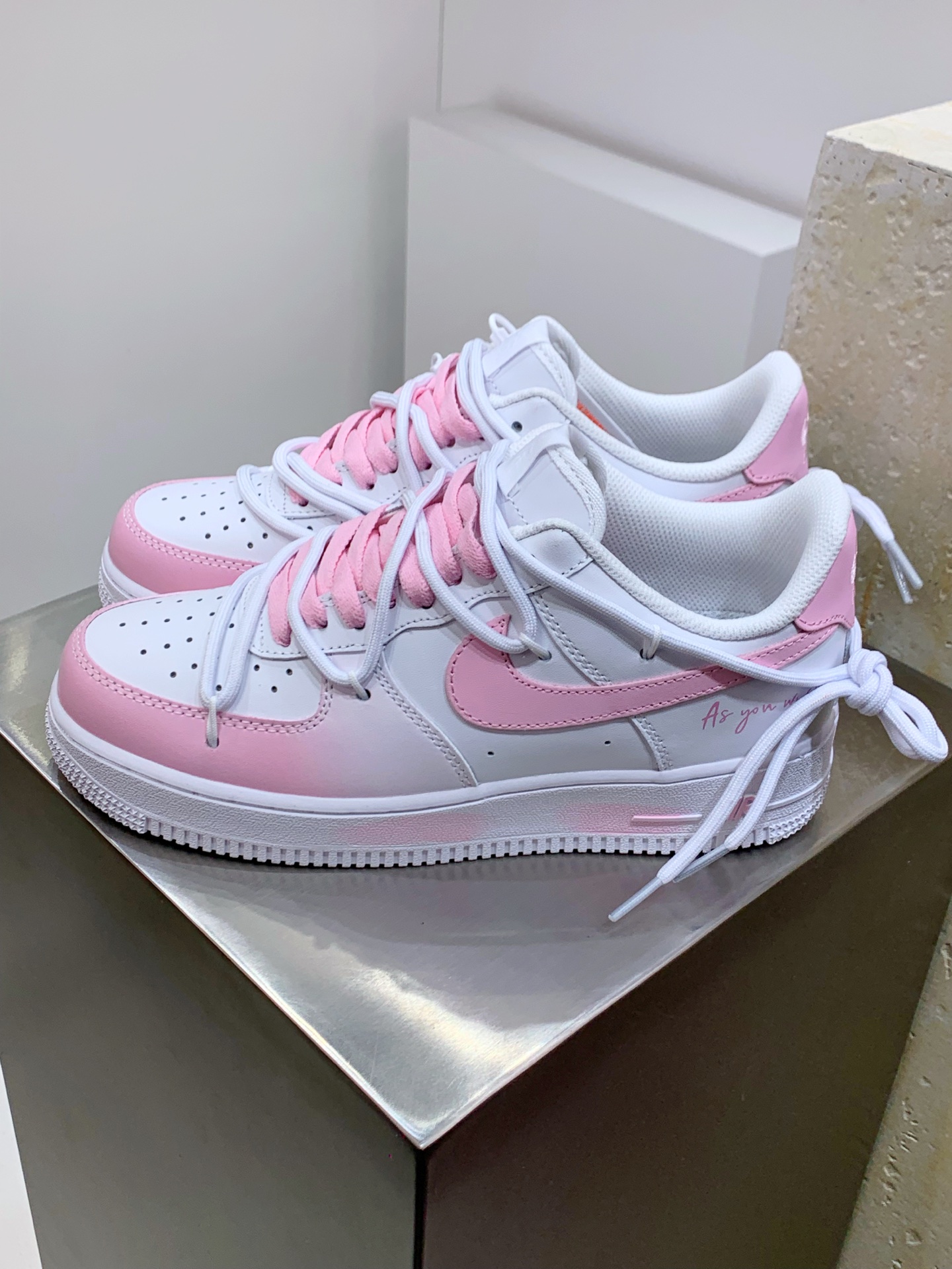 NO:274712,Nike Air Force 1 Low 07 White powder gradient strap Original last cardboard Create a pure low-gross air force style Focus on foreign trade channels Built-in honeycomb air cushion Original box accessories Original midsole steel stamp, pulling and perfect official item number GQ2288 802 Size36 36.5 37.5 38 38.5 39 40 40.5 41 42 42.5 43 44 44.5 45,19860909Nike Air Force 1 Low 07 白粉渐变绑带 原楦头原纸板 打造纯正低帮空军版型 专注外贸渠道 全掌内置蜂窝气垫 原盒配件 原厂中底钢印、拉帮完美 官方货号GQ2288 802 Size36 36.5 37.5 38 38.5 39 40 40.5 41 42 42.5 43 44 44.5 45,,Men's shoes