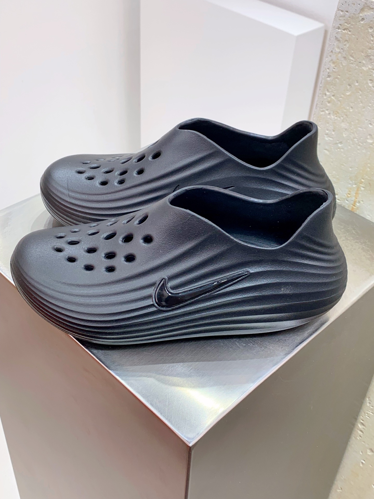 NO:278720,DT#Nike Nike ReactX Rejuven8 Men and Women Casual Sports Waterproof One-Picking Sandals HV5060 Size 36-45 Code 04LY337A12,,sandals19860909DT#Nike耐克ReactX Rejuven8男女休闲运动防水一脚蹬洞洞凉鞋 HV5060 尺码36-45 编码04LY337A12,,sandals,Men's shoes