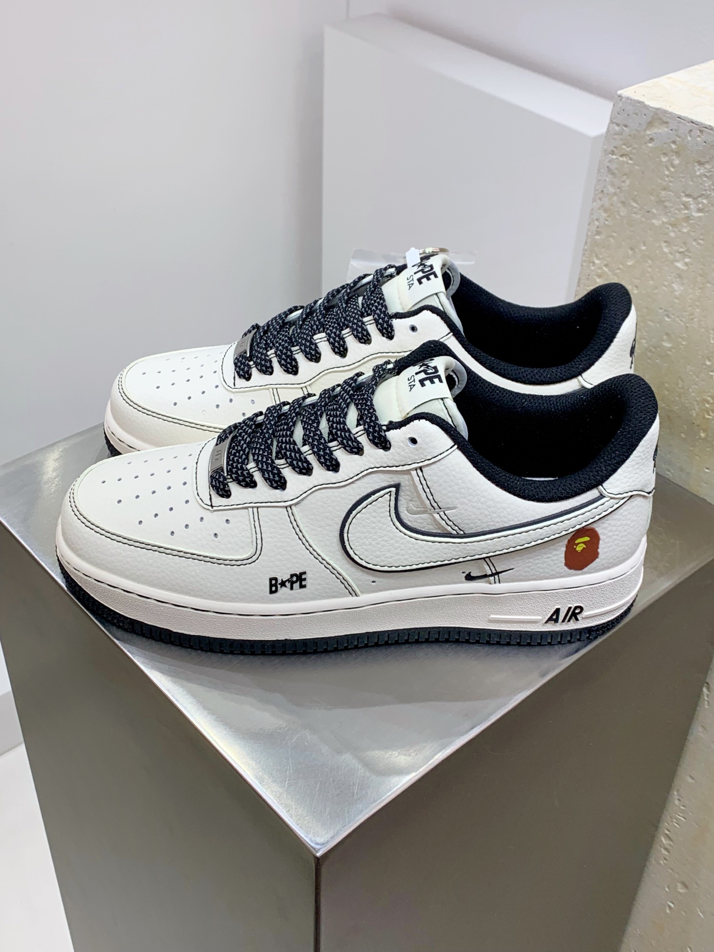 NO:278721,Nike Air Force 1 Low 07 x BAPE White and black double hooks full of stars Original last cardboard Create a pure low-gross air force style Focus on foreign trade channels Built-in honeycomb air cushion Original box accessories Original midsole steel stamp, pulling and perfect official item number HH7518 067 Size36 36.5 37.5 38 38.5 39 40 40.5 41 42 42.5 43 44 44.5 45,19860909Nike Air Force 1 Low 07 x BAPE 白黑双小钩满天星 原楦头原纸板 打造纯正低帮空军版型 专注外贸渠道 全掌内置蜂窝气垫 原盒配件 原厂中底钢印、拉帮完美 官方货号HH7518 067 Size36 36.5 37.5 38 38.5 39 40 40.5 41 42 42.5 43 44 44.5 45,,Men's shoes