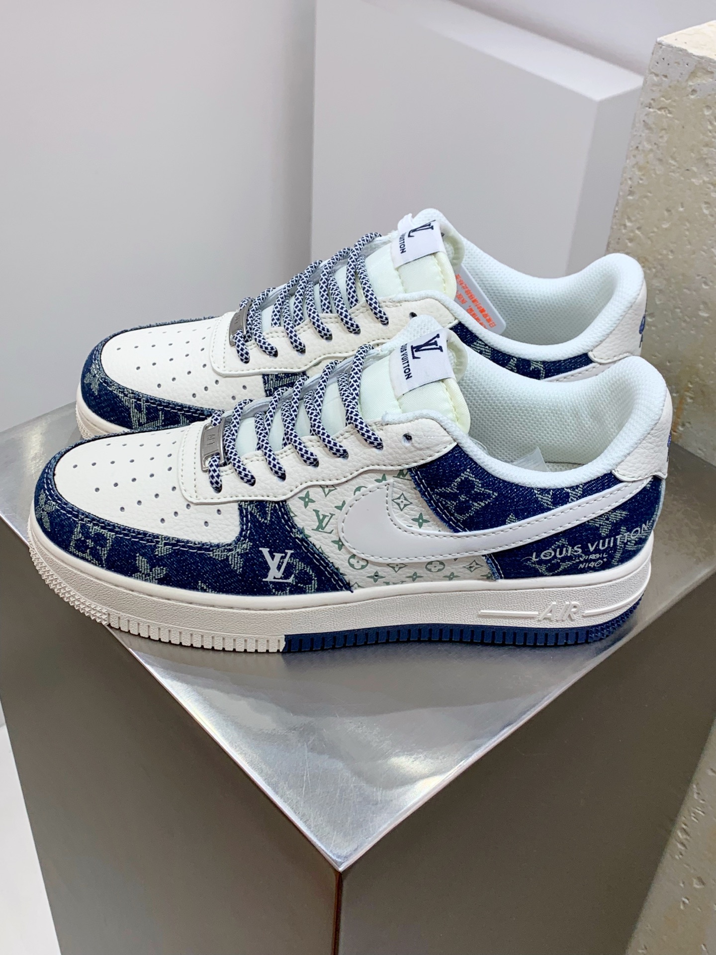 NO:278736,Nike Air Force 1 Low 07 x Louis Vuitton White and blue sky full of stars Original last cardboard Create a pure low-gross air force style Focus on foreign trade channels Built-in honeycomb air cushion Original box accessories Original midsole steel stamp, perfect pulling and pulling official item number YX5066 318 Size36 36.5 37.5 38 38.5 39 40 40.5 41 42 42.5 43 44 44.5 45,,louis vuitton19860909Nike Air Force 1 Low 07 x Louis Vuitton 白蓝满天星 原楦头原纸板 打造纯正低帮空军版型 专注外贸渠道 全掌内置蜂窝气垫 原盒配件 原厂中底钢印、拉帮完美 官方货号YX5066 318 Size36 36.5 37.5 38 38.5 39 40 40.5 41 42 42.5 43 44 44.5 45,,louis vuitton,Men's shoes