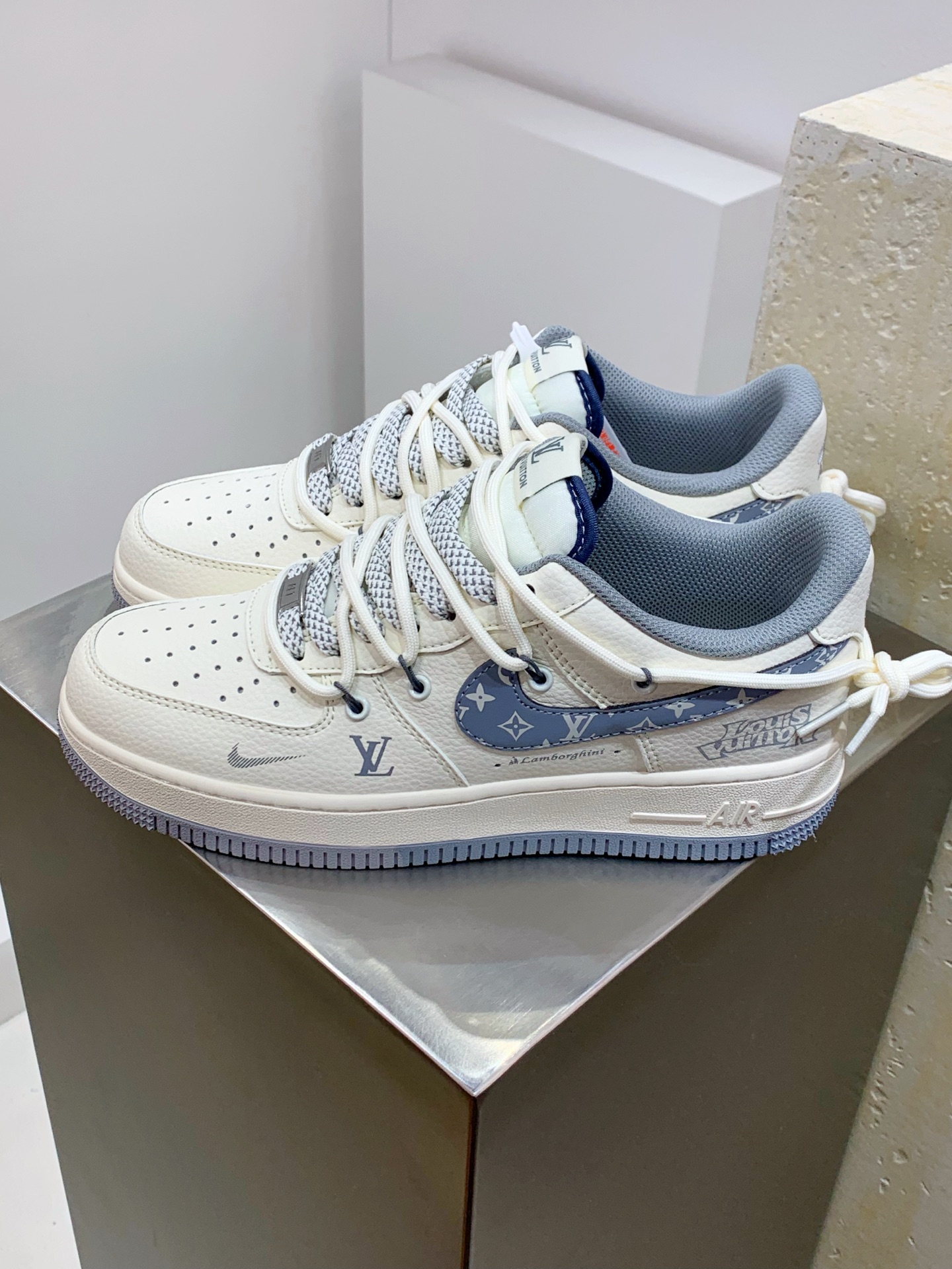 NO:278741,Nike Air Force 1 Low 07 x Louis Vuitton White gray straps full of stars Original last cardboard Create a pure low-gross air force style Focus on foreign trade channels Built-in honeycomb air cushion Original box accessories Original midsole steel stamp, perfect pulling official item number DM6868 065 Size36 36.5 37.5 38 38.5 39 40 40.5 41 42 42.5 43 44 44.5 45,,louis vuitton19860909Nike Air Force 1 Low 07 x Louis Vuitton 白灰绑带满天星 原楦头原纸板 打造纯正低帮空军版型 专注外贸渠道 全掌内置蜂窝气垫 原盒配件 原厂中底钢印、拉帮完美 官方货号DM6868 065 Size36 36.5 37.5 38 38.5 39 40 40.5 41 42 42.5 43 44 44.5 45,,louis vuitton,Men's shoes