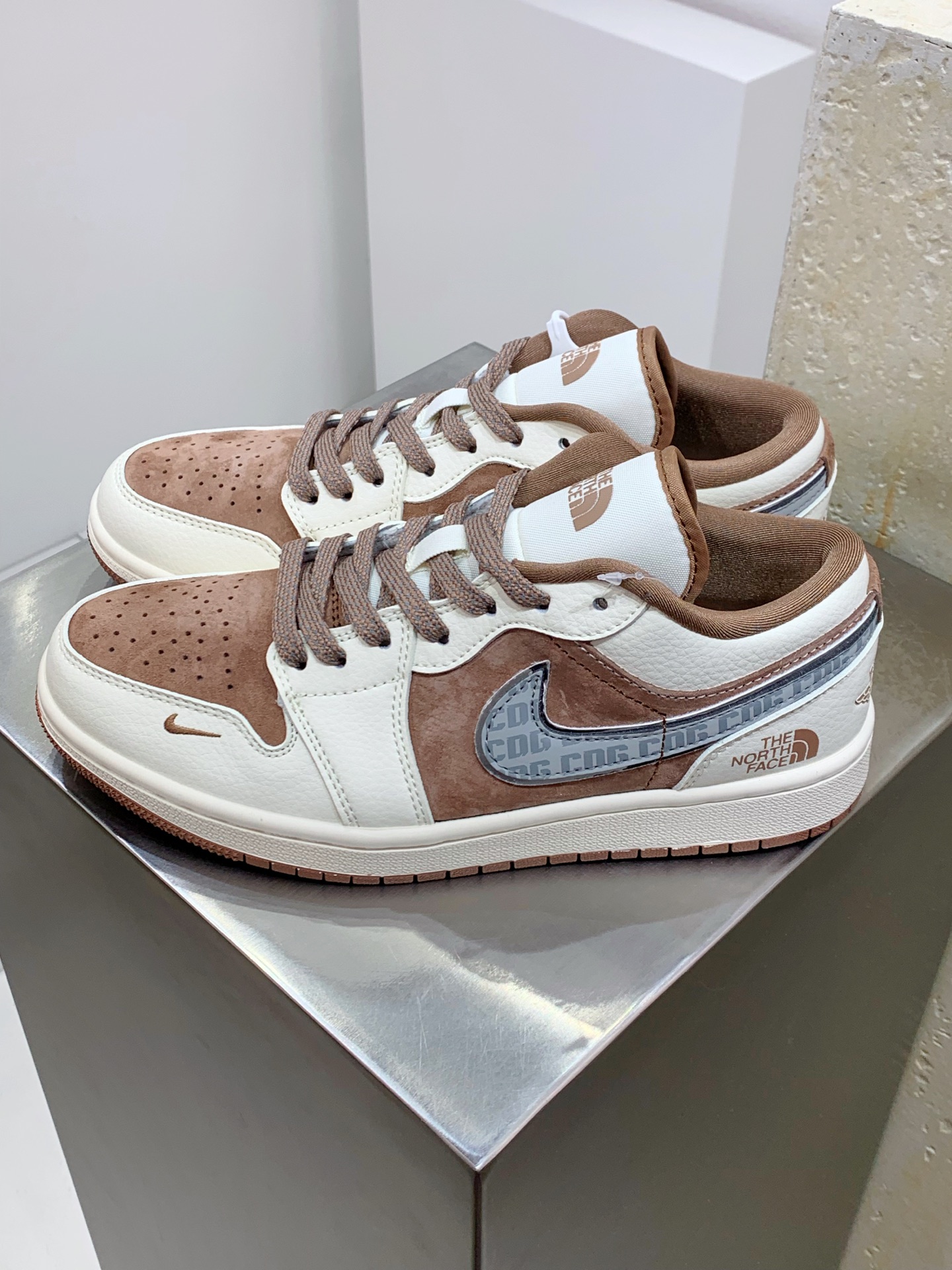 NO:278745,AL#Air Jordan 1 Retro Low x The North Face x CDG White-brown hook full of stars Official synchronization new colors Original grade products Rejected male sole Three-dimensional shoe type Perfect details High cleanliness Purchase company synchronized raw materials Original flavor Faithful to the original Product number XS6086 005CC Number of codes 36 36.5 37.5 38 38.5 39 40 40.5 41 42 42.5 43 44 44.5 45,,Dolce&Gabbana19860909AL#Air Jordan 1 Retro Low x The North Face x CDG 白棕小钩满天星 官方同步新色 原装级产物 拒绝公底 立体鞋型 细节完美 高清洁度 购置公司同步原材料 原汁原味 忠于原版 货号XS6086 005CC 码数36 36.5 37.5 38 38.5 39 40 40.5 41 42 42.5 43 44 44.5 45,,Dolce&Gabbana,Men's shoes