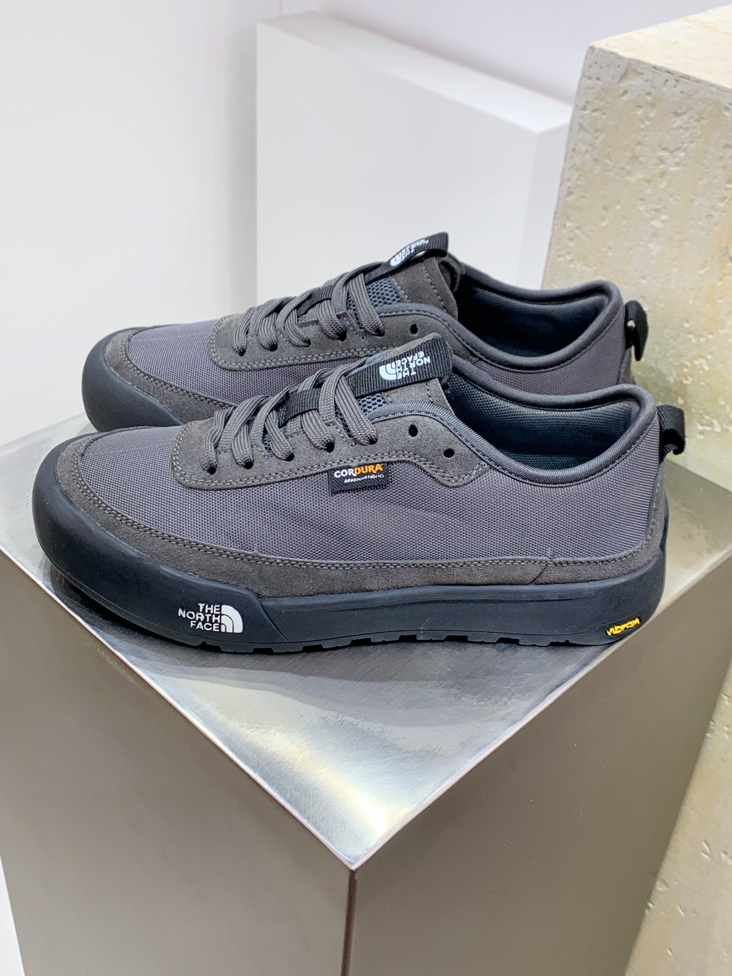 NO:408648,The North Face Cedar Measa North series lightweight sock-style running shoes, outdoor sports grip and wear-resistant casual shoes, flying woven upper has strong breathability, excellent comfort fit on the feet, super shock-absorbing and fatigue-resistant comfortable sole, especially suitable for walking, sports and leisure friends Size 37 38 39 40 41 42 43 44 45, casual shoes/sports shoes, The North Face, sneakers19860909The North Face Cedar Measa 北面系列轻便套袜式一脚蹬跑鞋 户外运动抓地耐磨休闲鞋 飞织鞋面透气性强 贴脚舒适度极好 ,超级减震抗疲劳舒适大底 特别适合走路运动休闲朋友 尺码37 38 39 40 41 42 43 44 45,休闲鞋/运动鞋,The North Face,sneakers,Women's Shoes