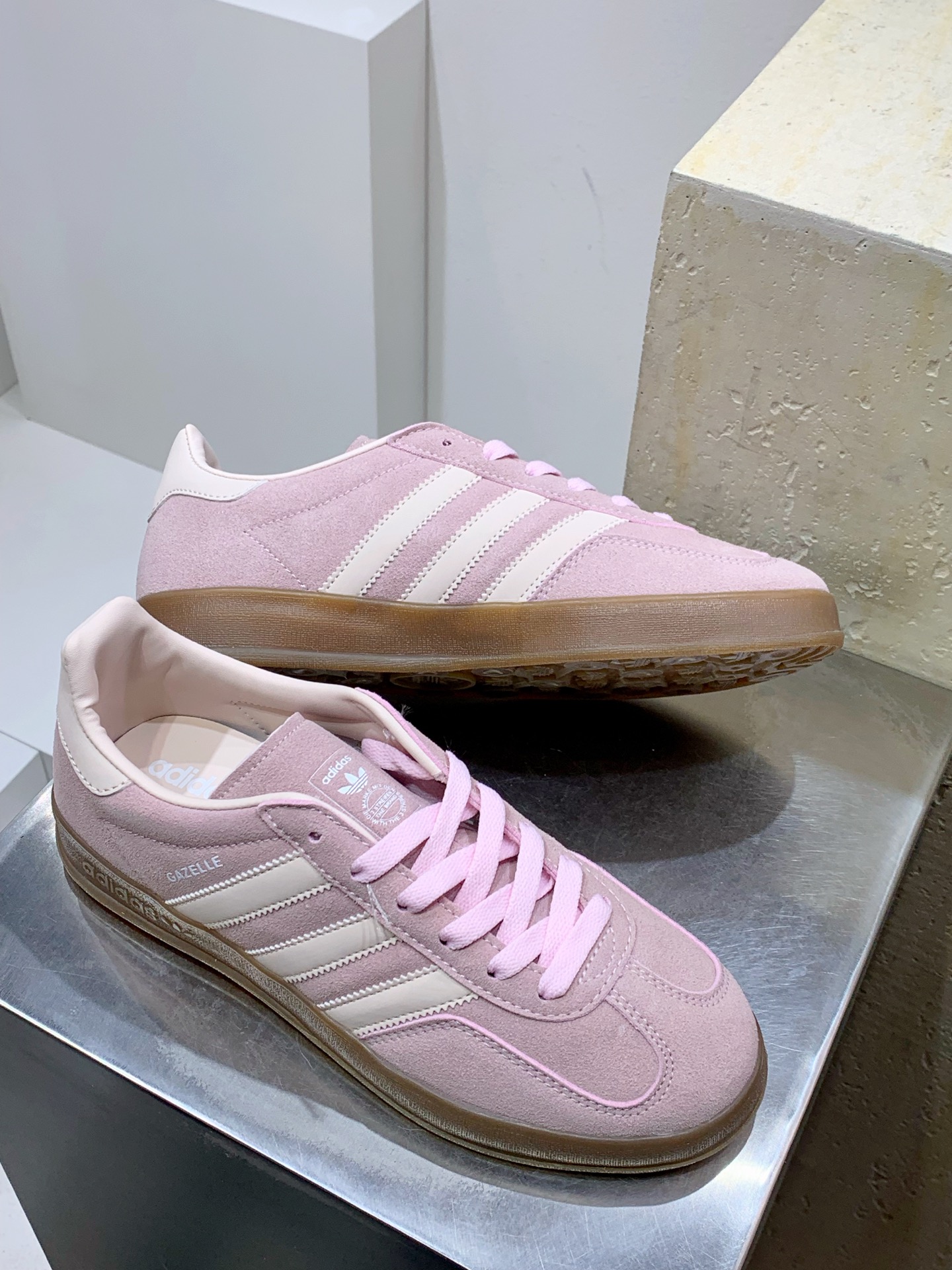 Gucci women's shoes SG# Adidas Originals Gazelle Indoor 1970 Gazelle Indoor T Gazelle Gucci x Adidas Gazelle Series OrthoLite® — photo 2