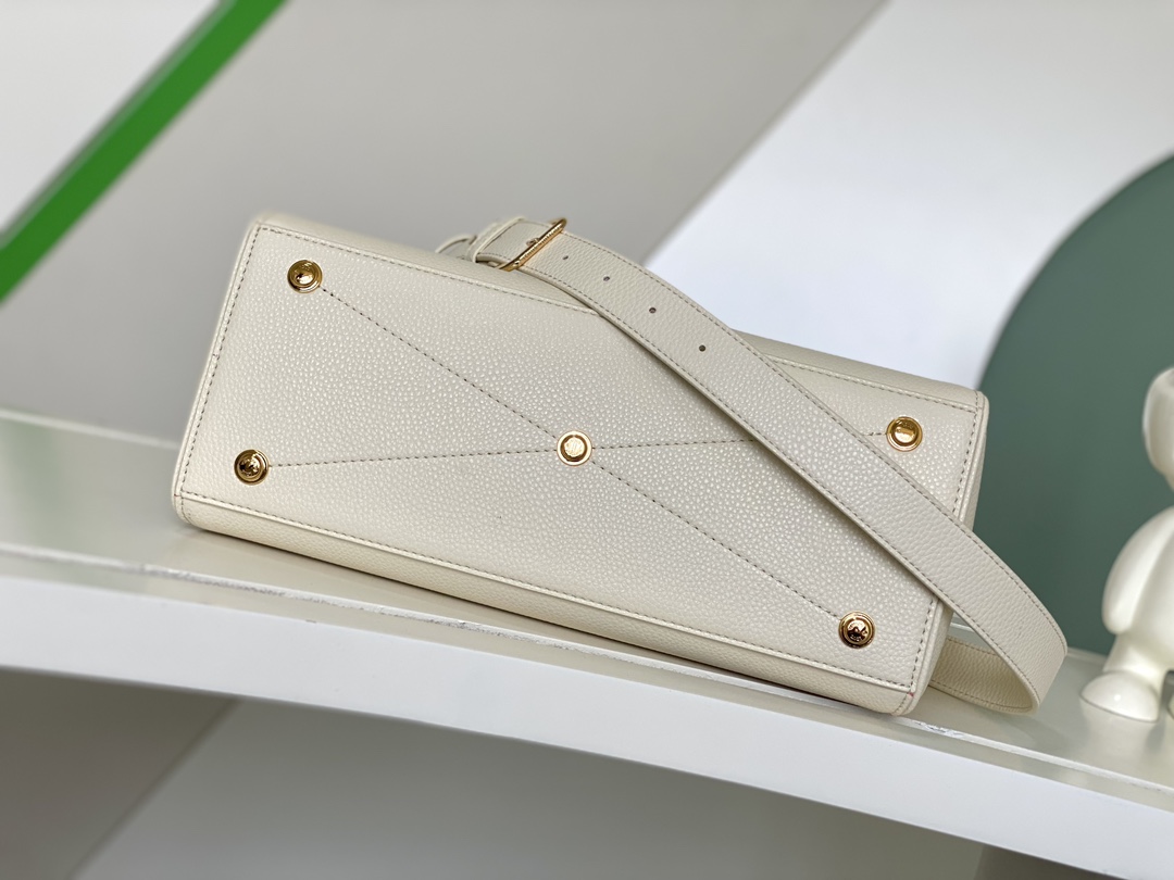 Louis Vuitton Haute Couture Classic Luxury Handbag Shoulder Crossbody 5