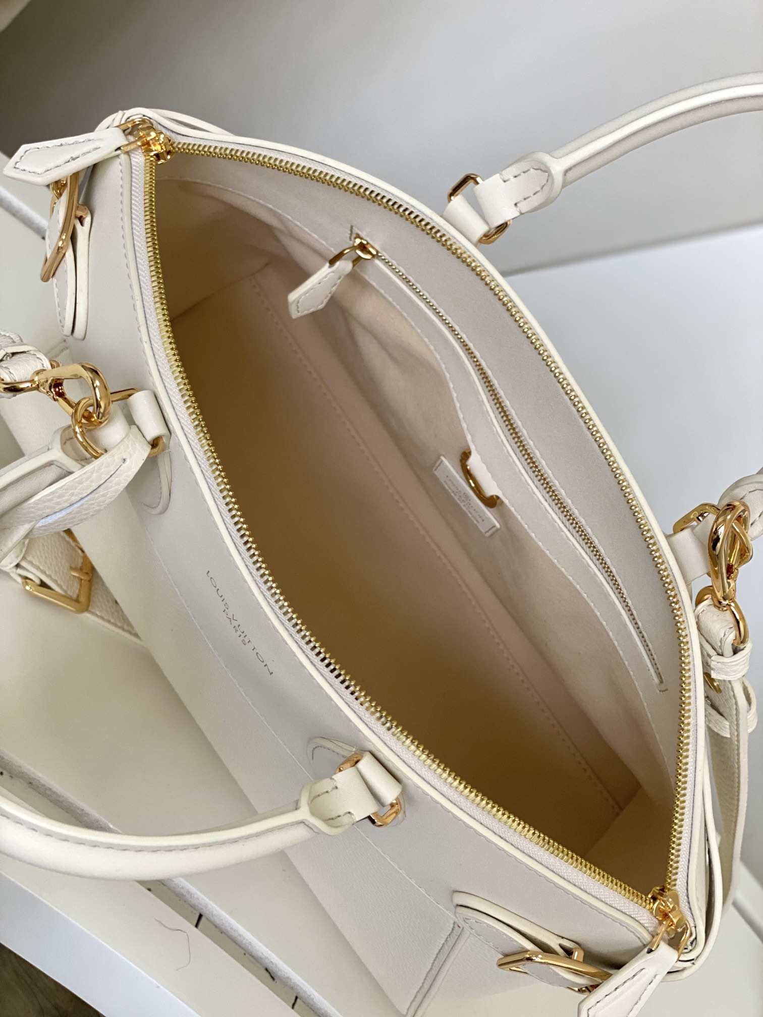 Louis Vuitton Haute Couture Classic Luxury Handbag Shoulder Crossbody 9