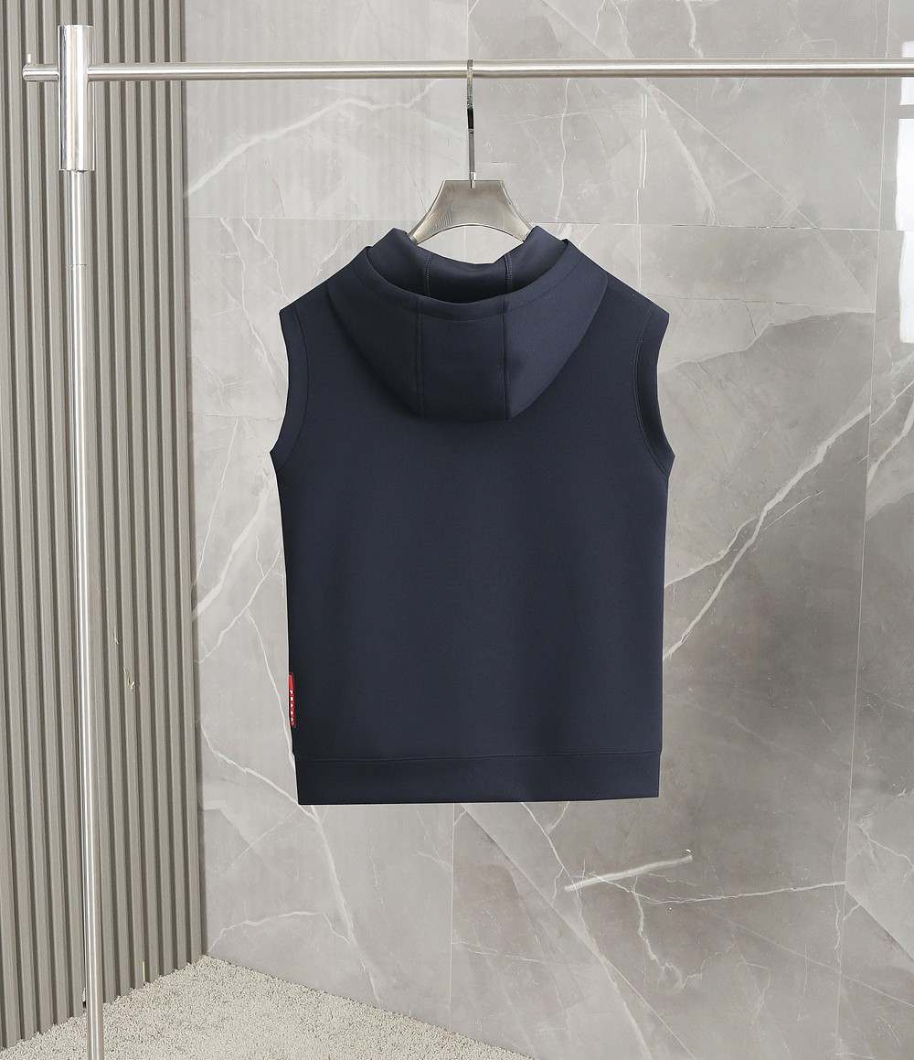 P家经典款2025年秋冬马甲款，精选独家定制400g高端面料 做工精细 上身版型好 颜色:黑色 宝蓝码数